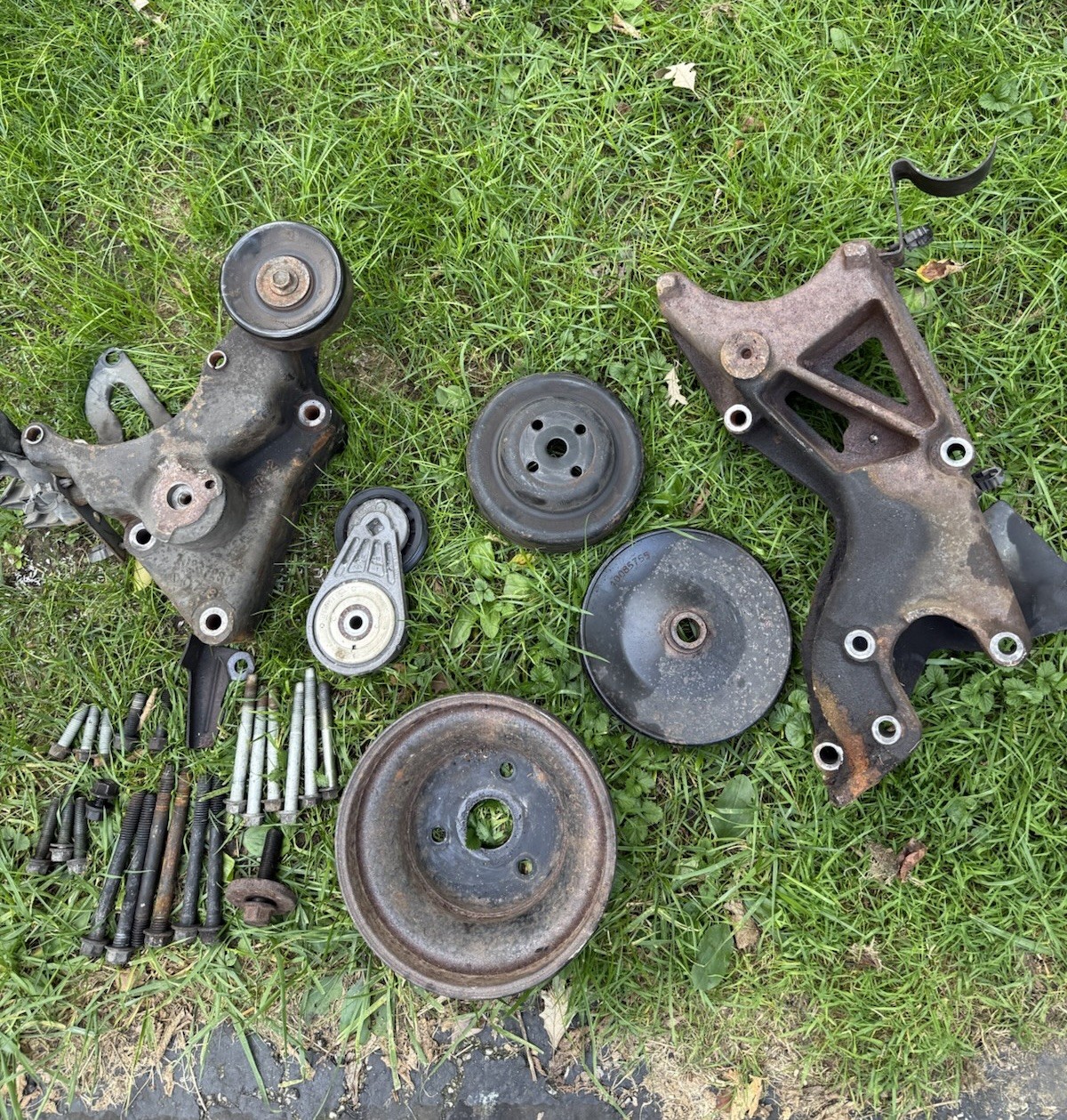 96-00 Chevy GMC 454 7.4L Engine Alternator Brackets Serpentine Pulleys 96-00 Chevy GMC 454 7.4L Engine Alternator Brackets Serpentine Pulleys