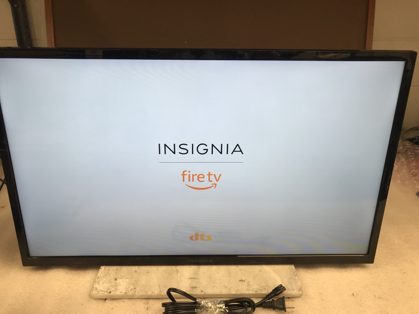 Insignia NS-32DF310NA19 720P HS Smart LED Amazon Fire TV - No Remote or TV Stand