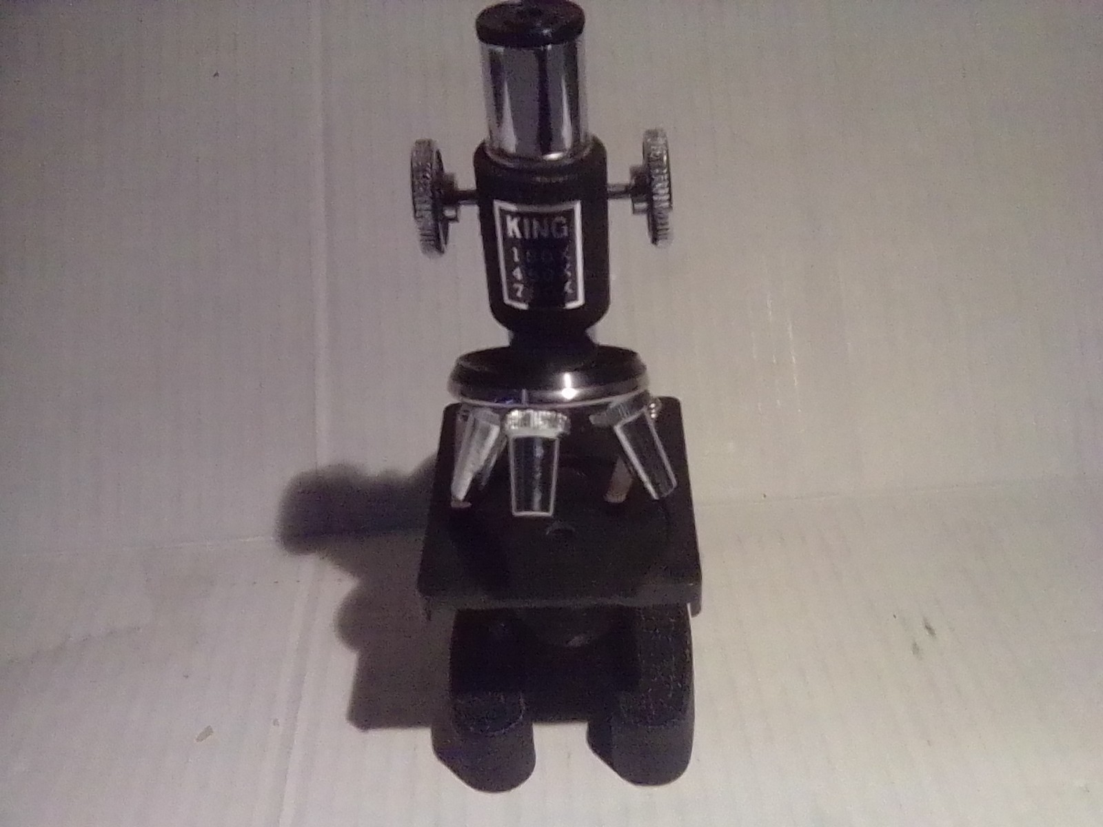 Vintage King Metal Student Microscope 150X 450X 750X 3 Objective Lens Japan