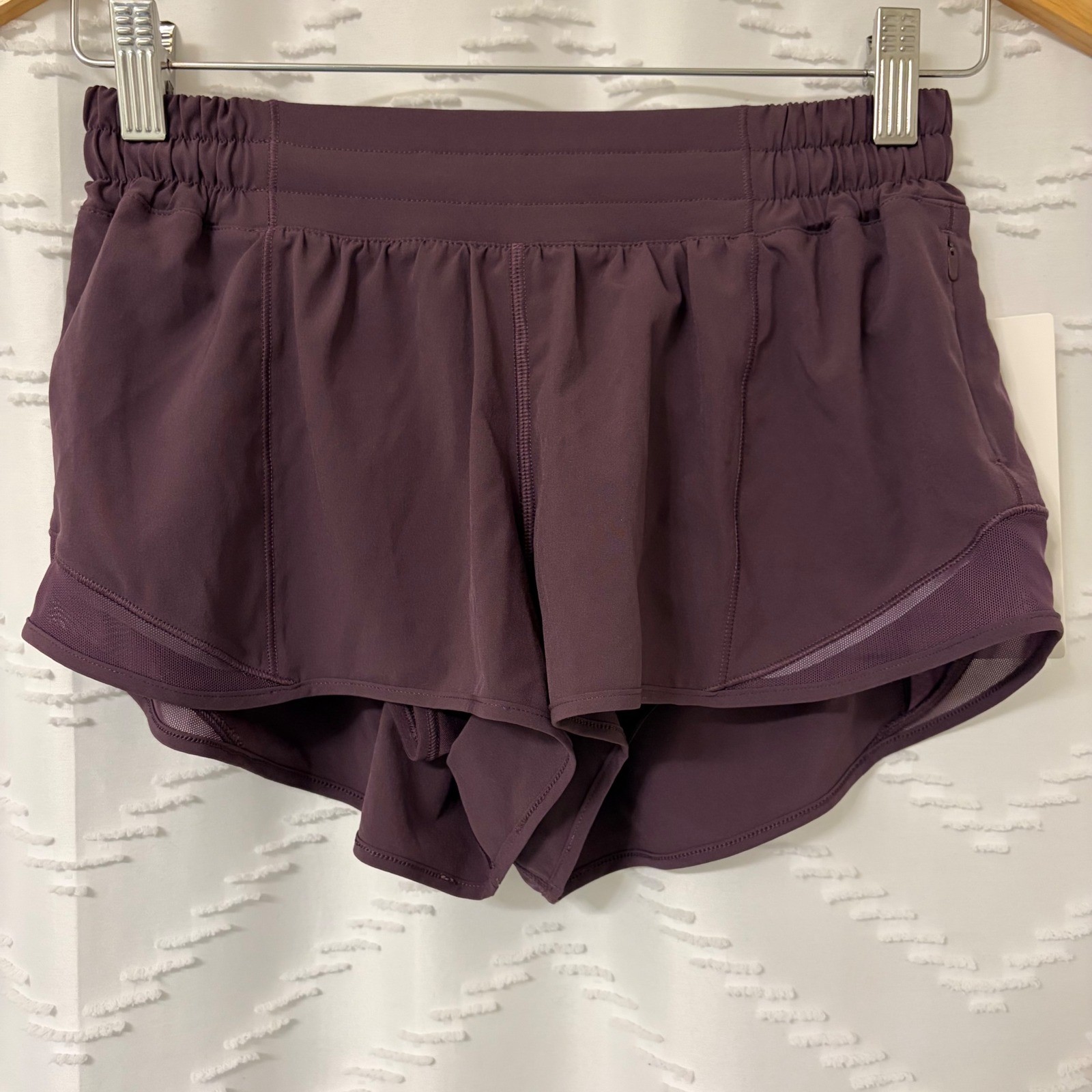 Lululemon Hotty Hot Low Rise Lined Short 2.5 Grape Thistle Purple Size 6 LW7AUSR