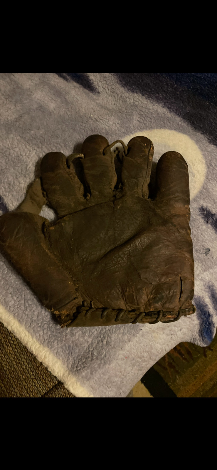 between+1910-1920s+edd+roushe+authentic+playing+glove+baseball+glove between+1910-1920s+edd+roushe+authentic+playing+glove+baseball+glove