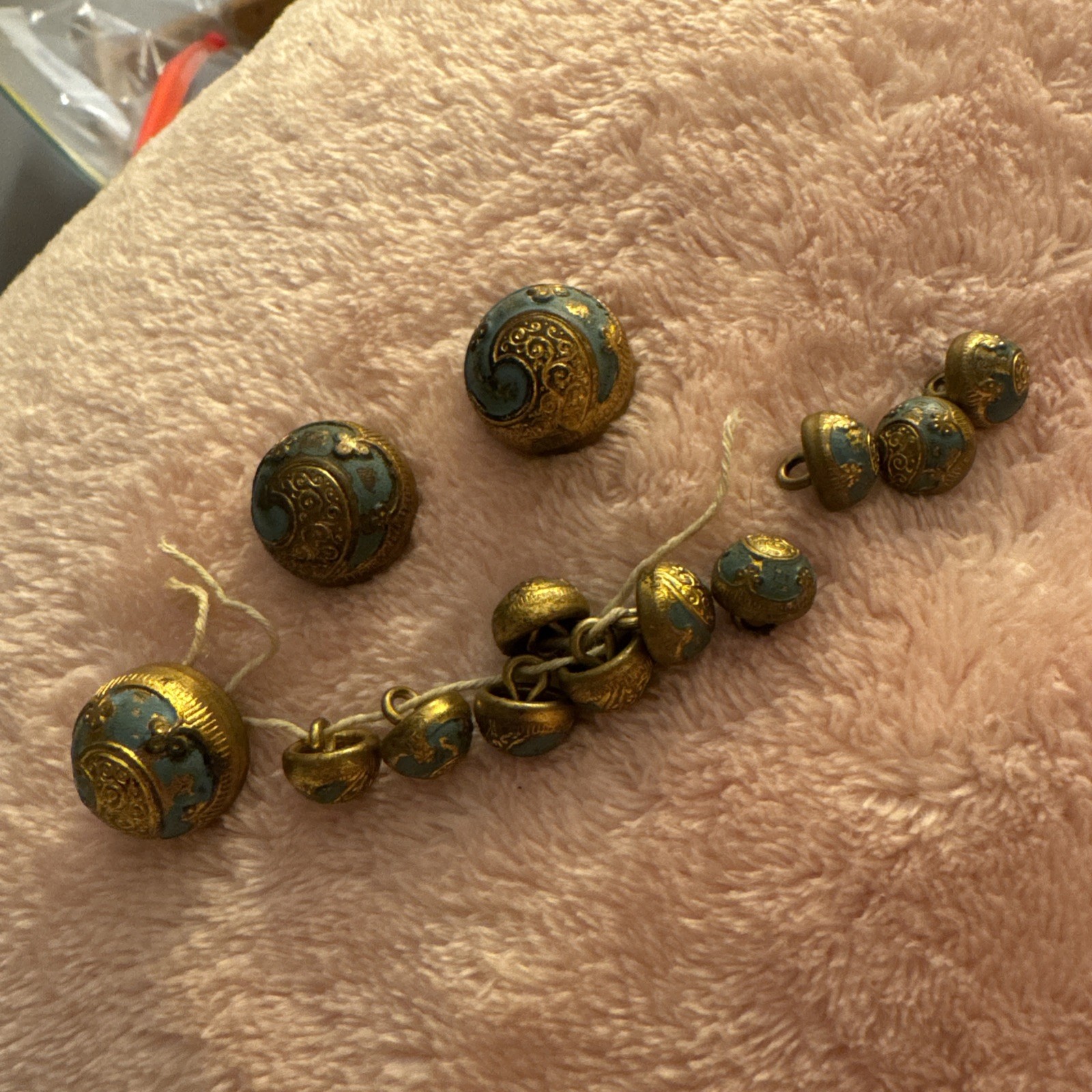 1800s ? antique Lot 3 Lg 10 Sm cloisonné ? gold tone metal dome button Swirl 1800s ? antique Lot 3 Lg 10 Sm cloisonné ? gold tone metal dome button Swirl