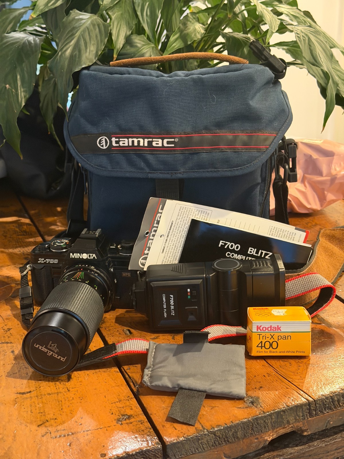 Minolta X-700 35mm SLR camera kit with Tamrac case
