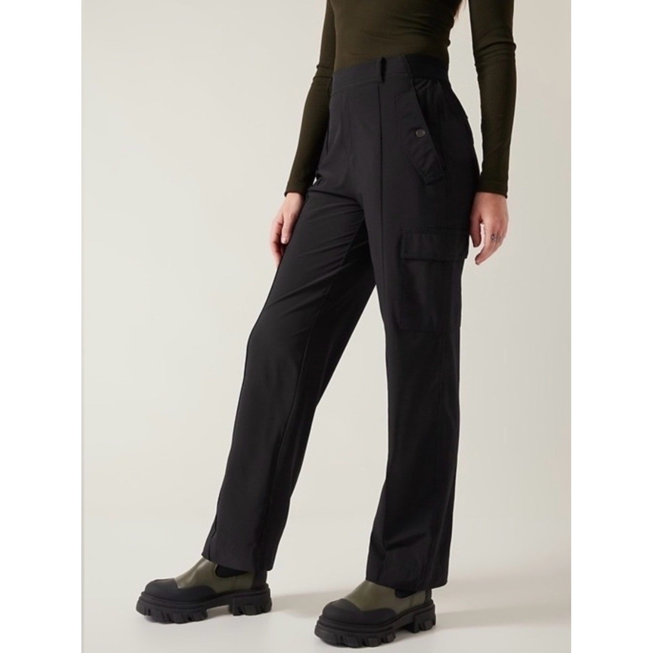 Athleta Vienna Cargo Pant in Black size 12 Athleta Vienna Cargo Pant in Black size 12