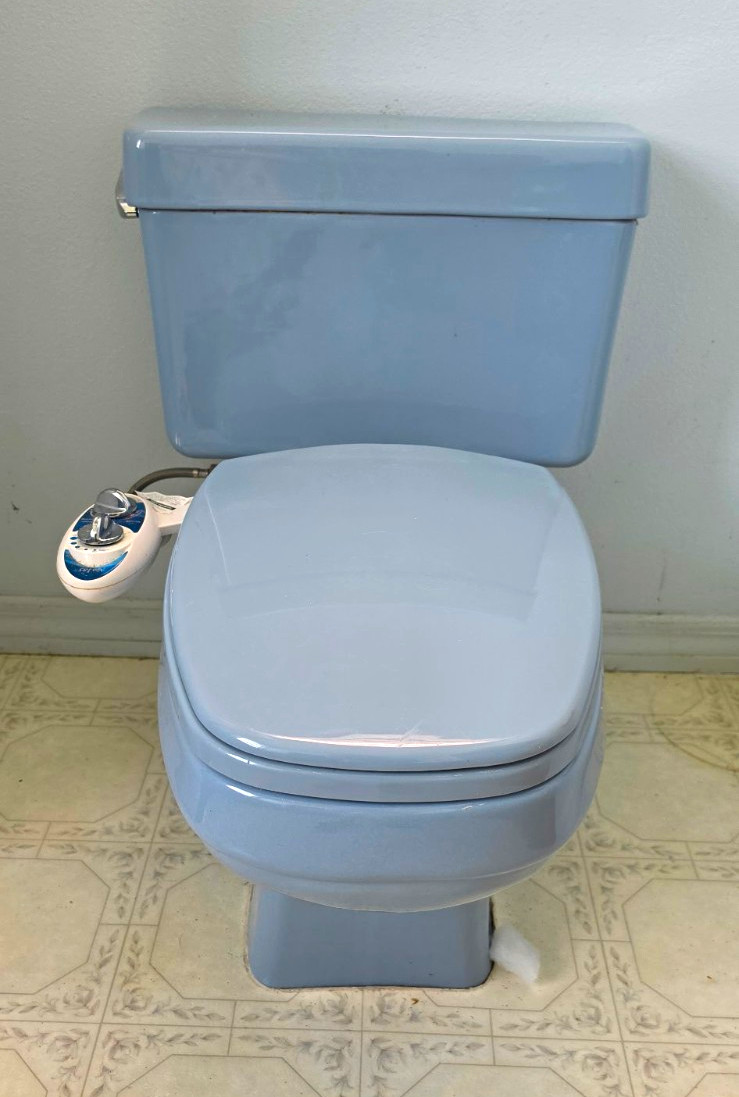 Vintage Blue 4-Piece Set. Elongated Toilet, 2 Sinks And Tub