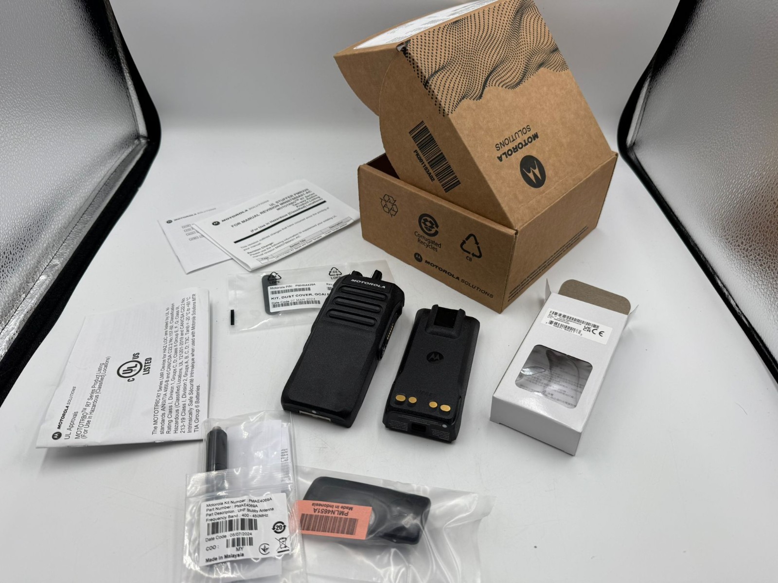 Motorola R7 Two-Way Digital Radio AAH06RDC9RA1AN MOTOTRBO 403-512M 4W NKP - NEW