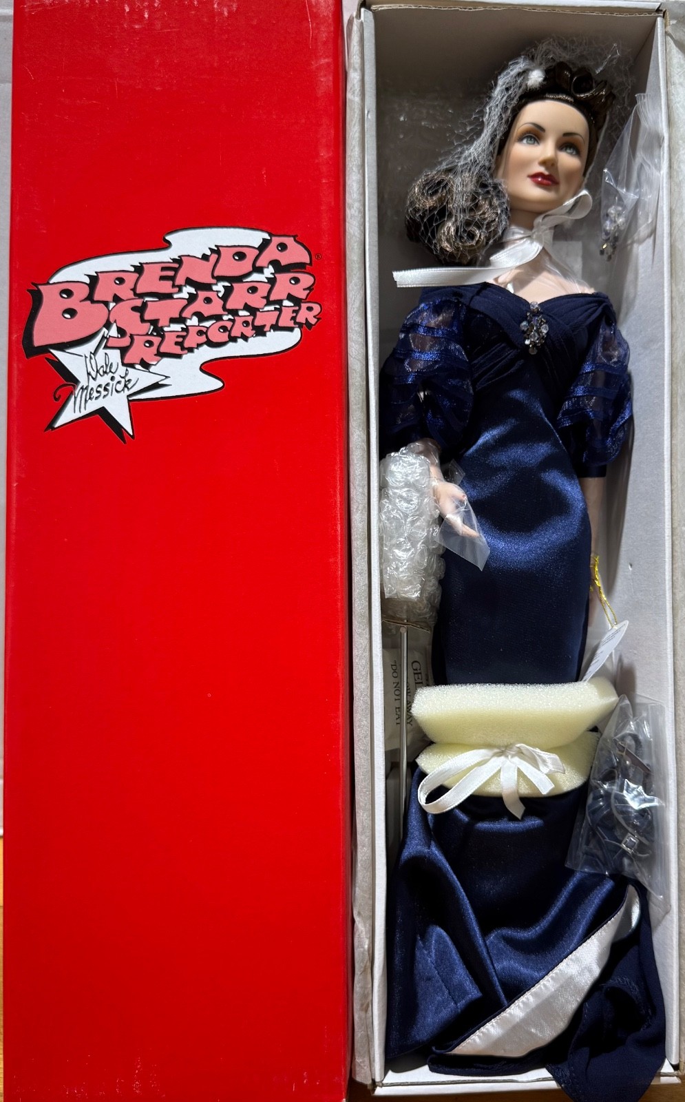 Tonner / Effanbee Brenda Starr Reporter – Essence of Night Betty Ann – E7-BSDD-0