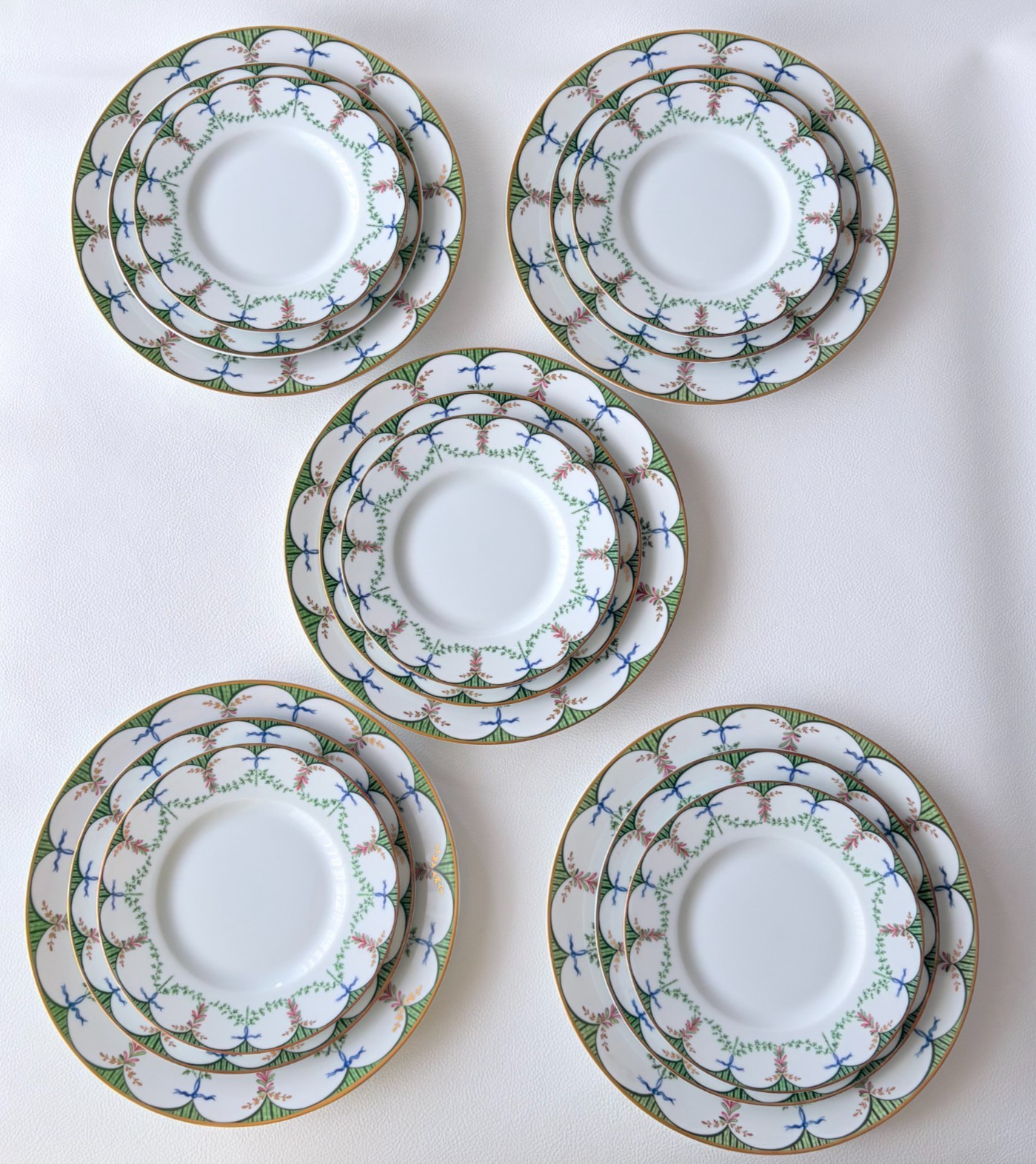 Raynaud Limoges Festivites 15 Piece Dinnerware Set for 5 Porcelain Gold France