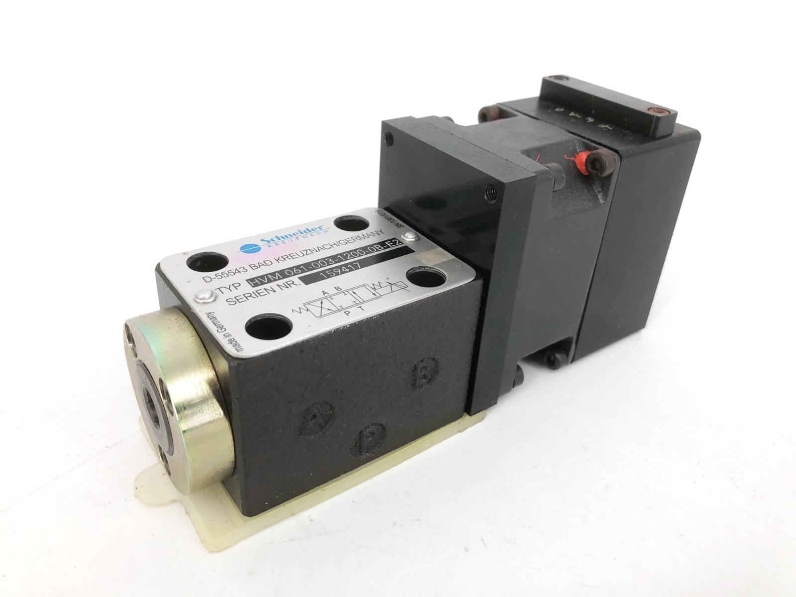 New Schneider Kreuznach HVM 061-003-1200-0B-E2 Servo Valve D-55543 - No Box New Schneider Kreuznach HVM 061-003-1200-0B-E2 Servo Valve D-55543 - No Box