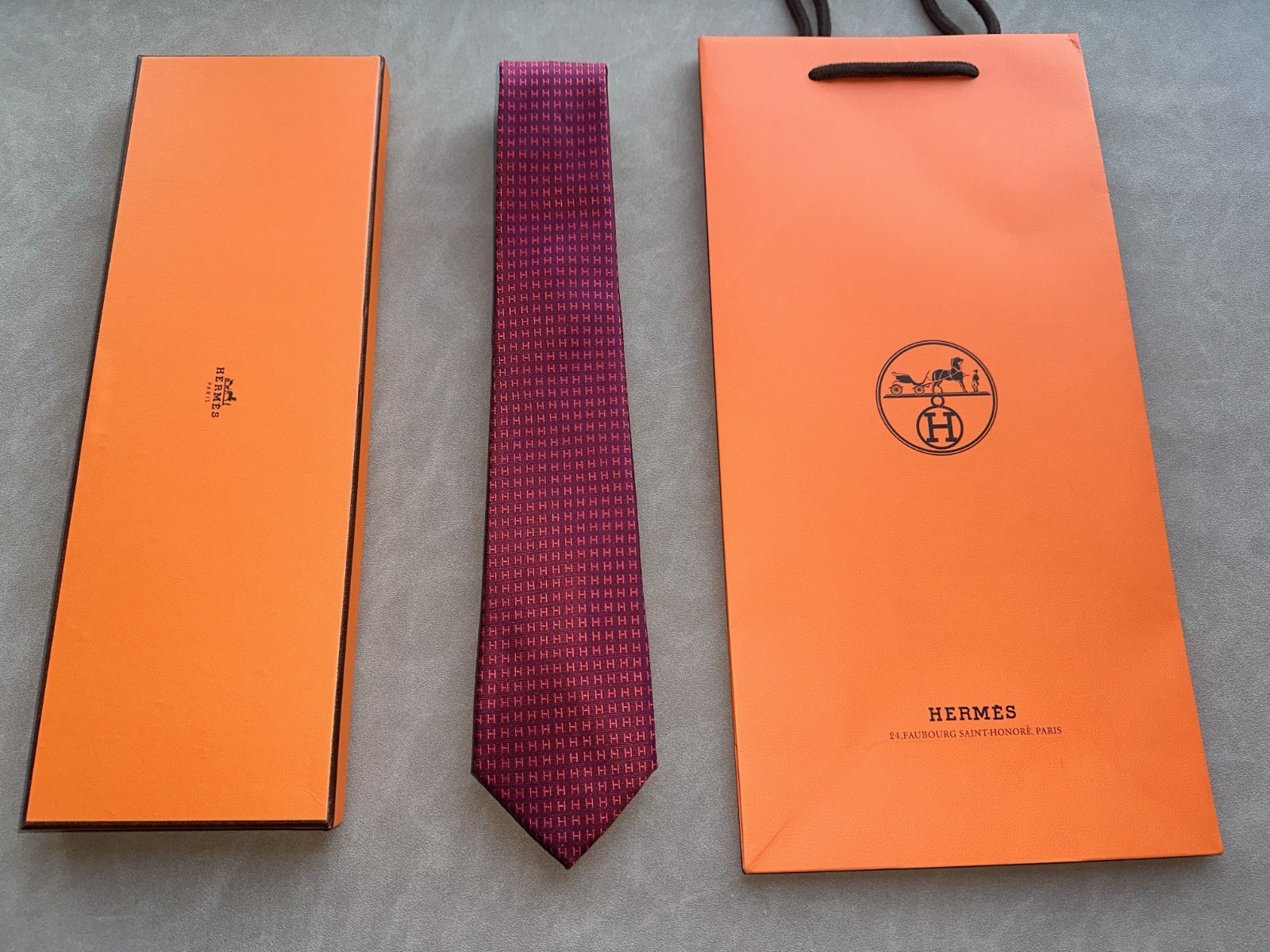 HERMÈS FACETTES H SILK TIE RED H PATTERN NWT ORIGINAL PACKAGING HERMÈS FACETTES H SILK TIE RED H PATTERN NWT ORIGINAL PACKAGING