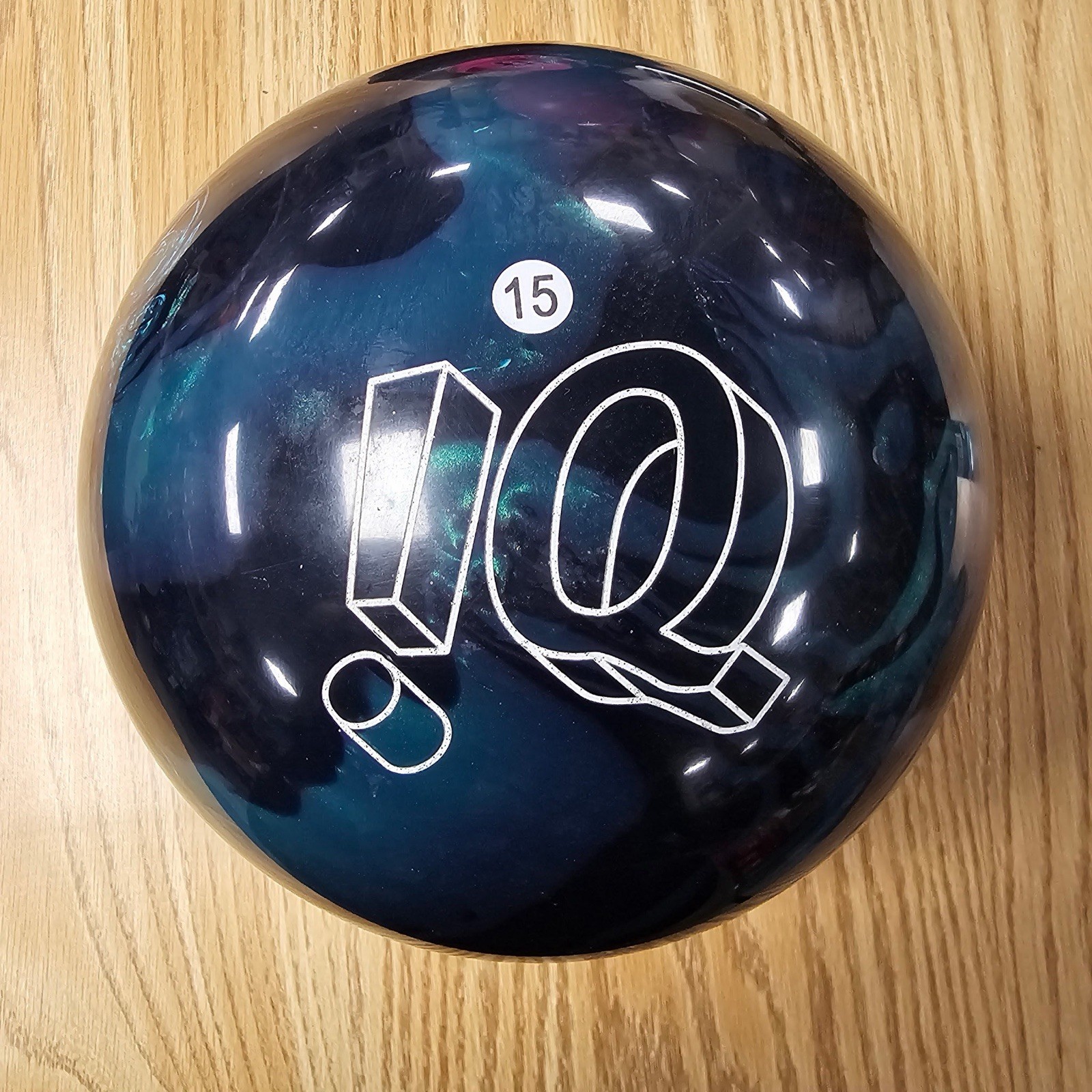 15lb Storm IQ Tour A1 Emerald Bowling Ball 15lb Storm IQ Tour A1 Emerald Bowling Ball