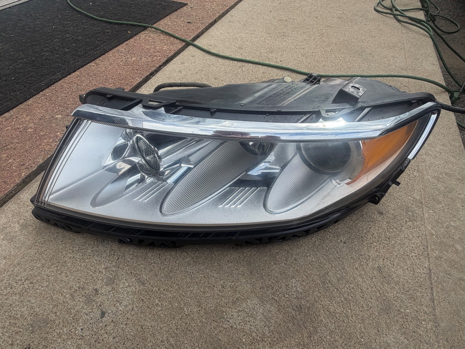 2010-12 Lincoln MKZ Hybrid Left Driver LH Xenon Headlight Oem 2010-12 Lincoln MKZ Hybrid Left Driver LH Xenon Headlight Oem