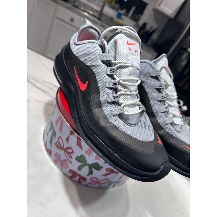 Nike Air Max Axis Mens Size 10 Grey Black Red Good Low Top Sneakers