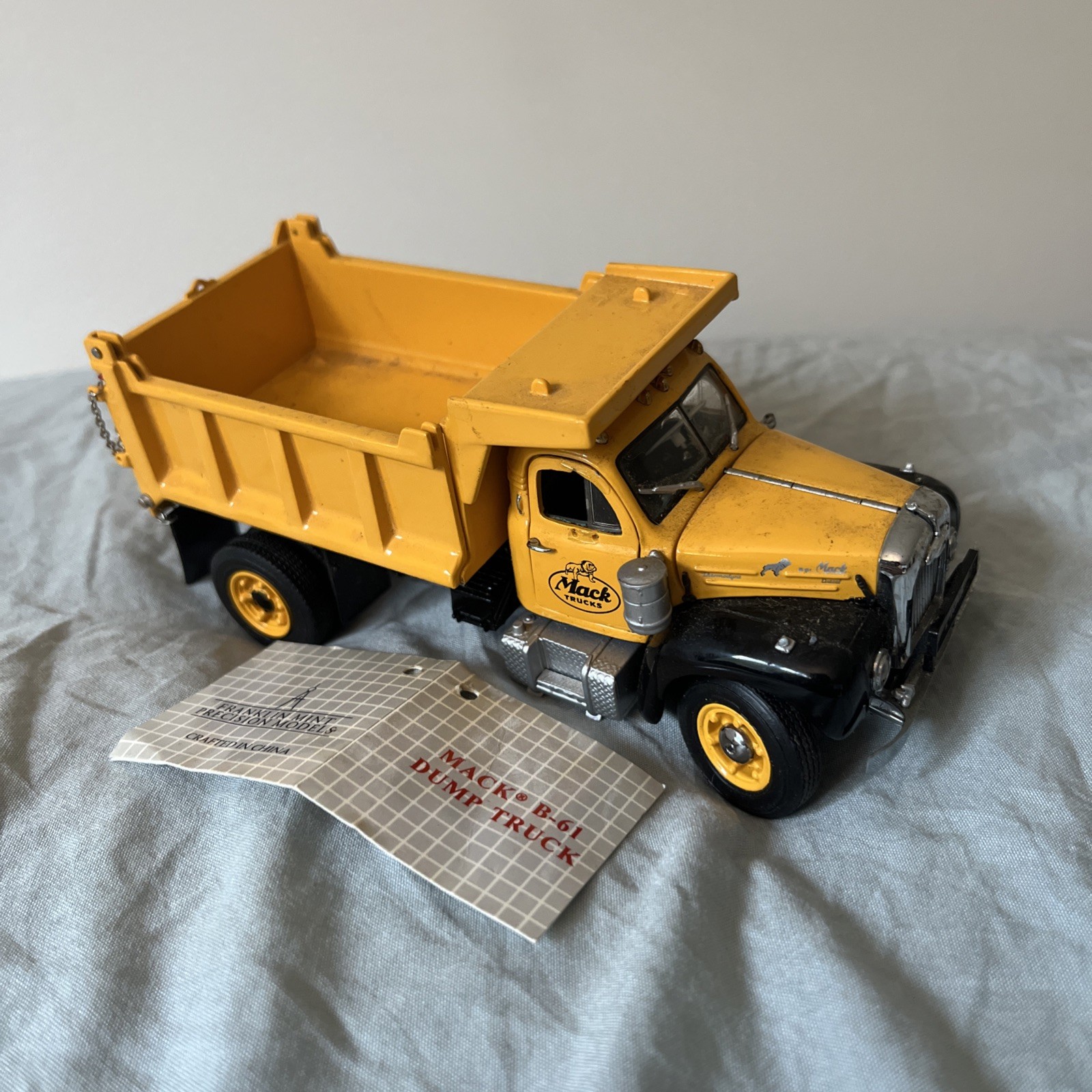 Franklin Mint 1:43 Scale 1950 Mack B-61 Truck Diecast Model Franklin Mint 1:43 Scale 1950 Mack B-61 Truck Diecast Model