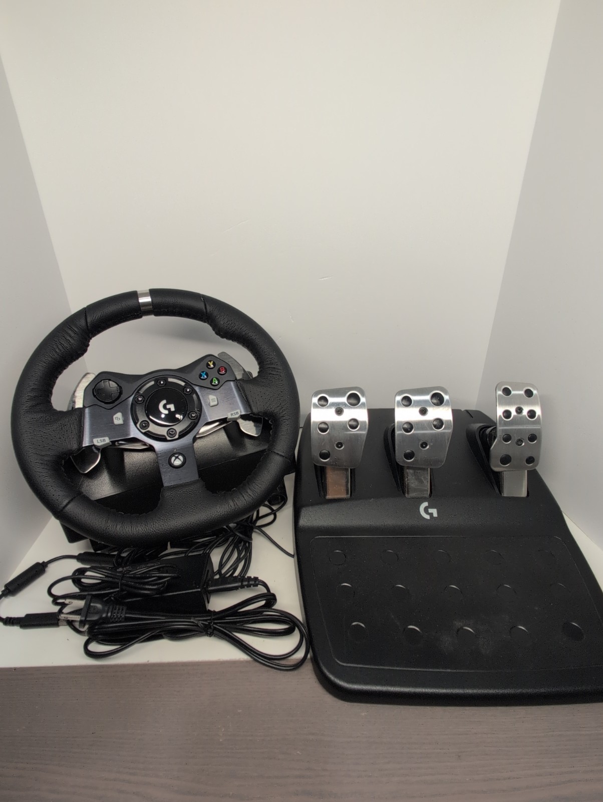 Logitech G920 Driving Force Racing Wheel With Pedals - Black Tested Working Logitech G920 Driving Force Racing Wheel With Pedals - Black Tested Working