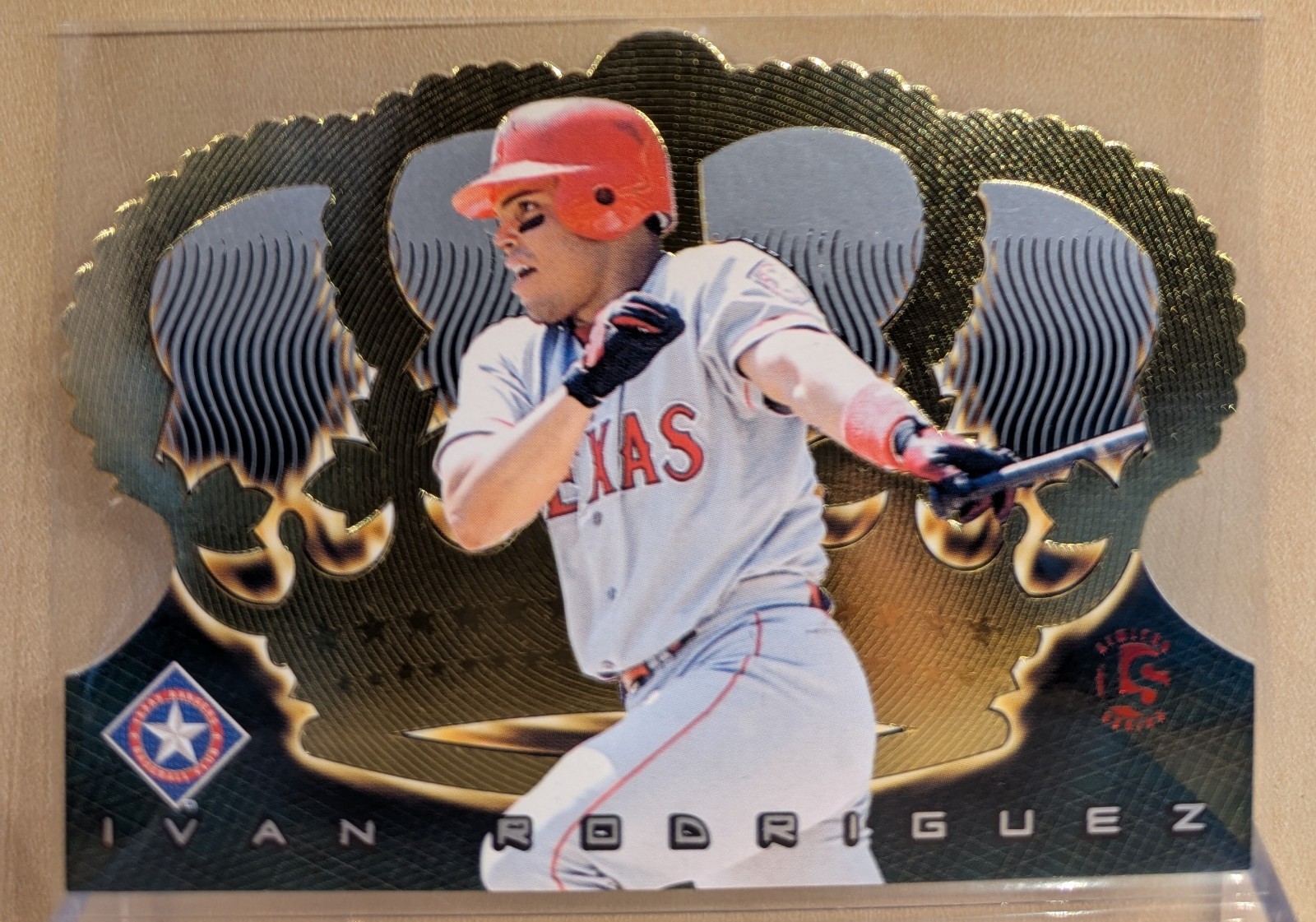 1999 Pacific Crown Royale LIMITED #140 Ivan Rodriguez HOF RARE PARALLEL /99 1999 Pacific Crown Royale LIMITED #140 Ivan Rodriguez HOF RARE PARALLEL /99