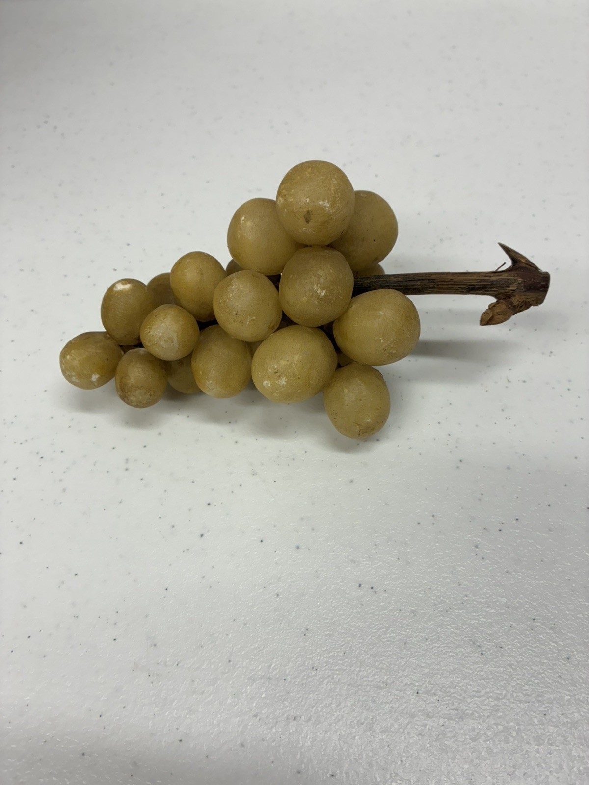 Vintage alabaster grape cluster 6\
