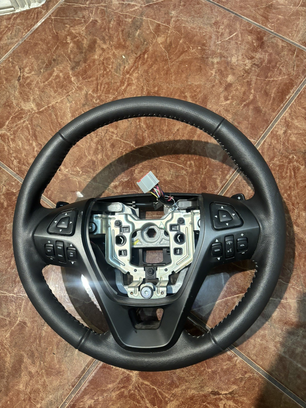 12-19 FORD FLEX LEATHER STEERING WHEEL AUDIO CRUISE CONTROL OEM with back paddle 12-19 FORD FLEX LEATHER STEERING WHEEL AUDIO CRUISE CONTROL OEM with back paddle