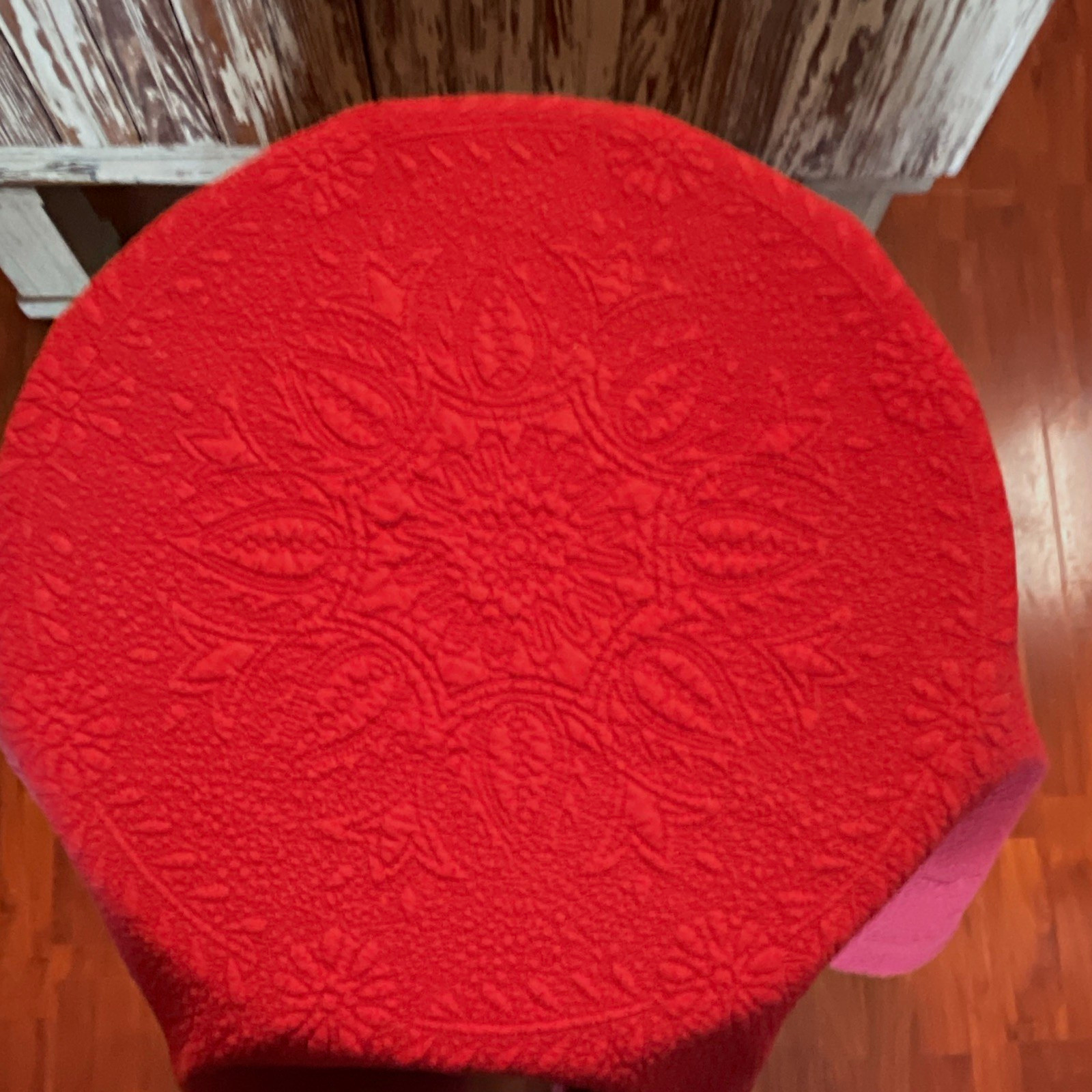 Williams Sonoma Round 70” JACQUARD Matelasse Tablecloth Cranberry Red Williams Sonoma Round 70” JACQUARD Matelasse Tablecloth Cranberry Red