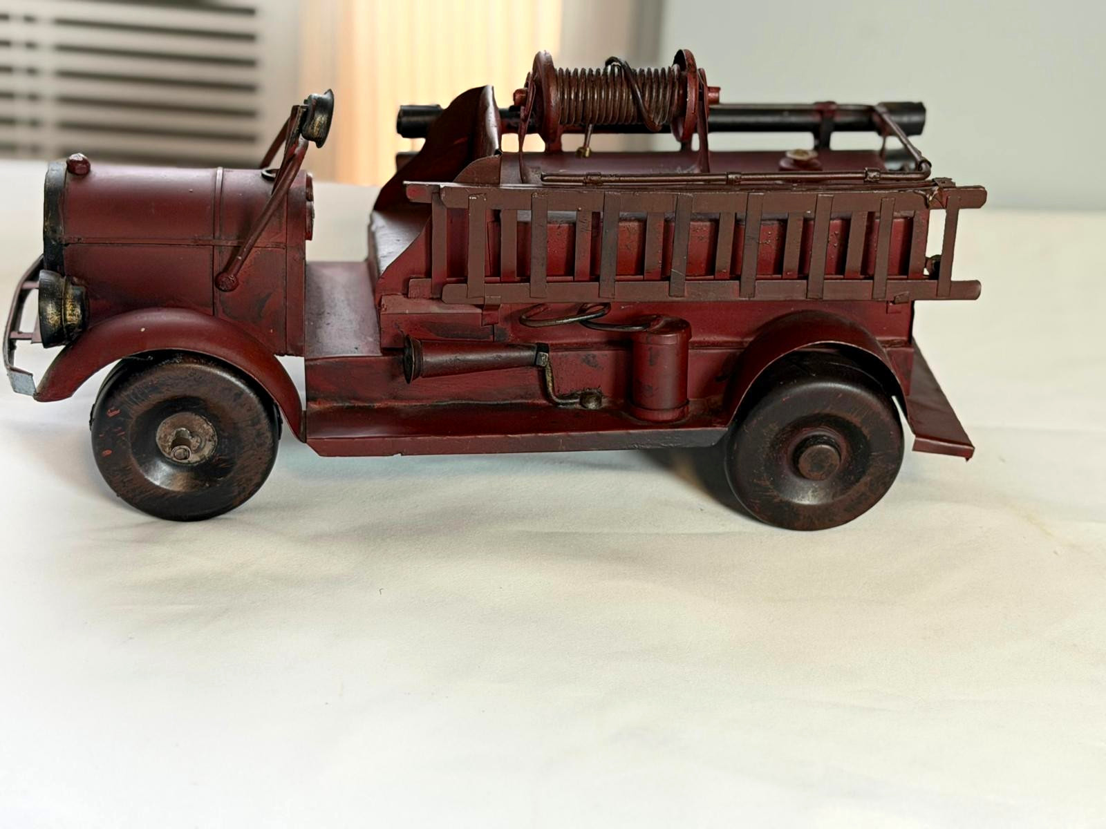 Vintage Style Red Metal Fire Truck Firefighting & Rescue Model with Ladder Hose Vintage Style Red Metal Fire Truck Firefighting & Rescue Model with Ladder Hose