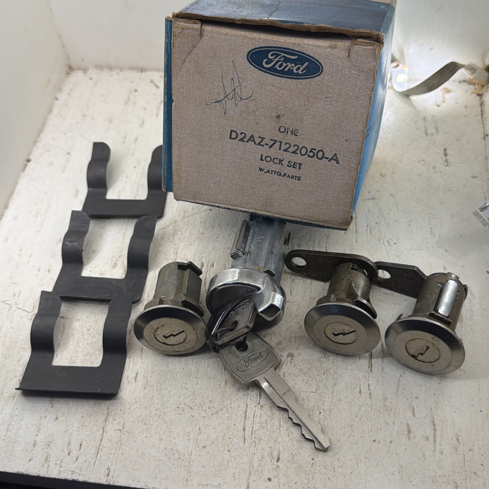 Nos OEM Ford Ignition Door Glovebox Lock Set 1972 Galaxie LTD Torino Marquis New Nos OEM Ford Ignition Door Glovebox Lock Set 1972 Galaxie LTD Torino Marquis New