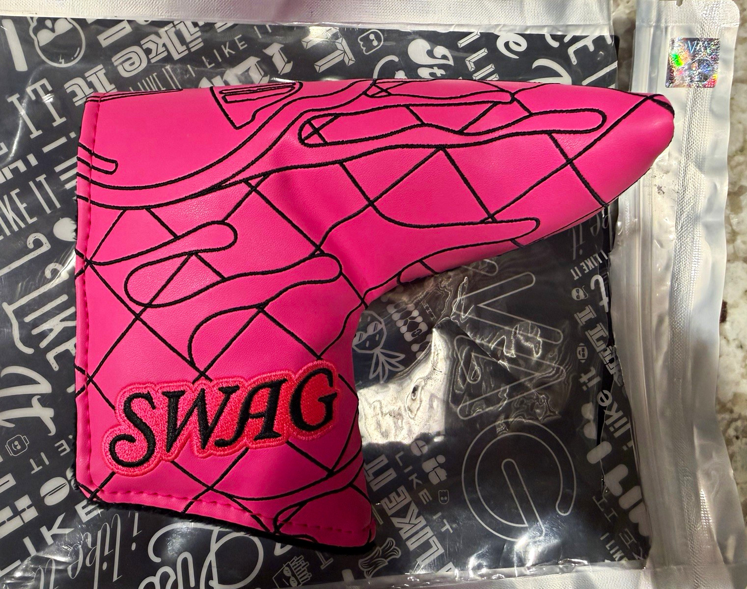 Swag Blade Putter Headcover Pink/Black Golf skull Club Head Cover - 1 Item Swag Blade Putter Headcover Pink/Black Golf skull Club Head Cover - 1 Item