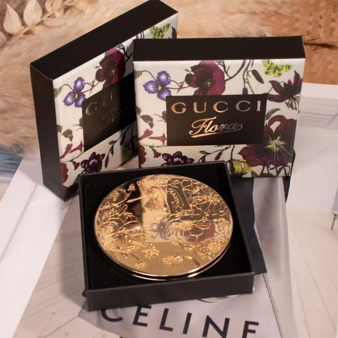 Gucci New Cosmetic Beauty Makeup Compact Mirror in Gold Flower Dance with Box Gucci New Cosmetic Beauty Makeup Compact Mirror in Gold Flower Dance with Box