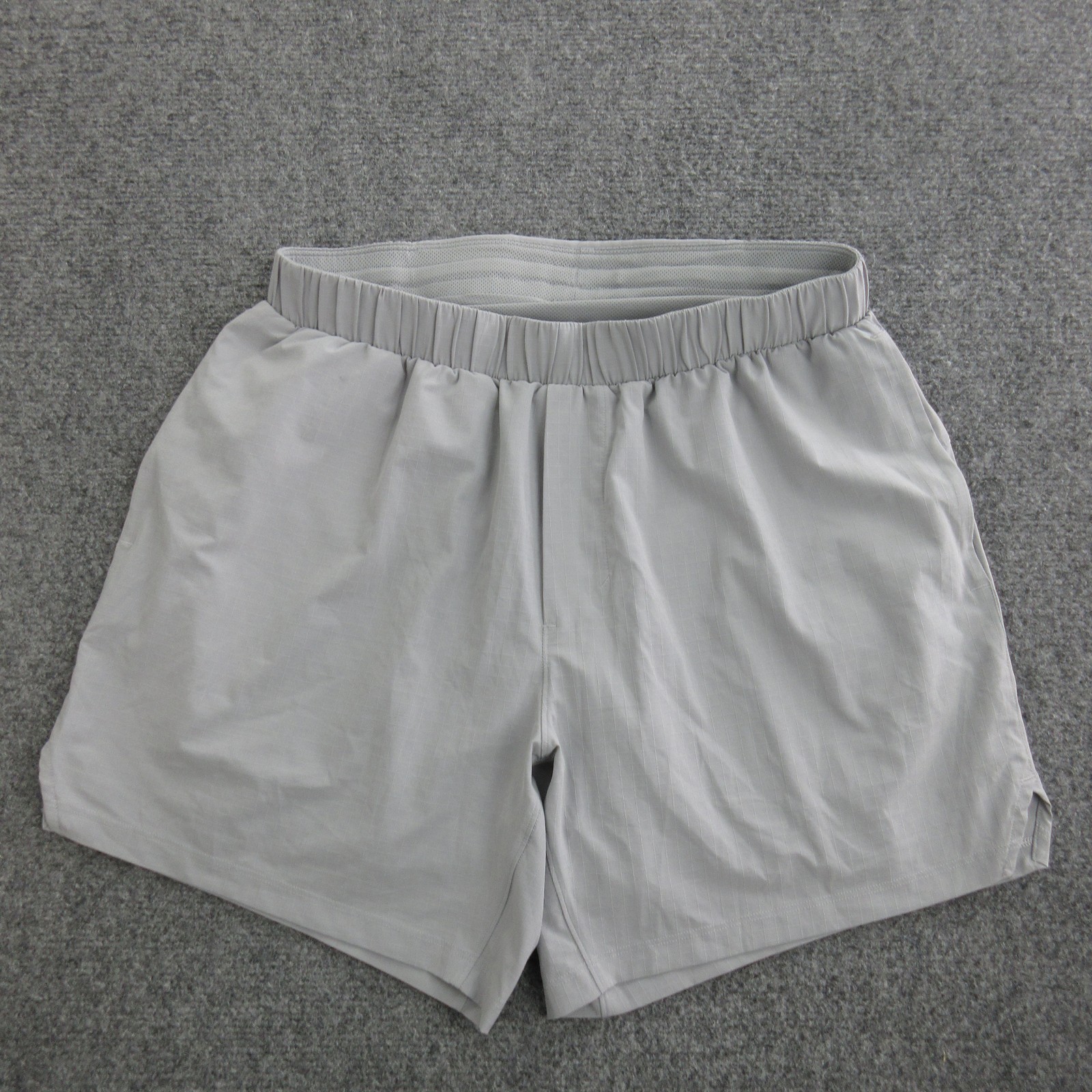 Lululemon Shorts Mens Small Gray Athletic 5 Inseam Elastic Waist Running Gym