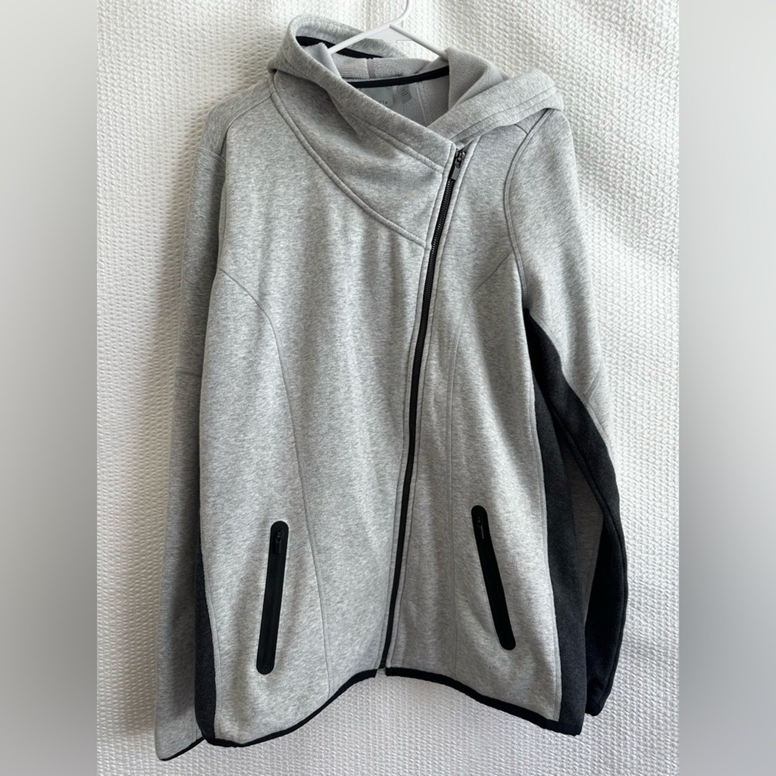 Athleta Cozy Karma Asym Hoodie Jacket Women’s Medium Gray Black Asymmetrical Zip