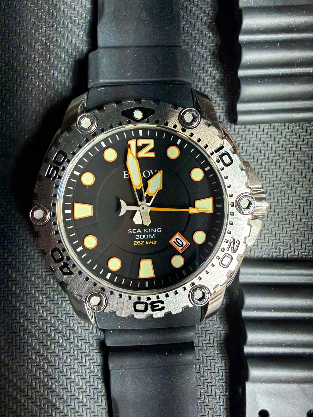 Bulova Sea King Precisionist 300m Diver 44mm Sapphire Date. 3 straps included