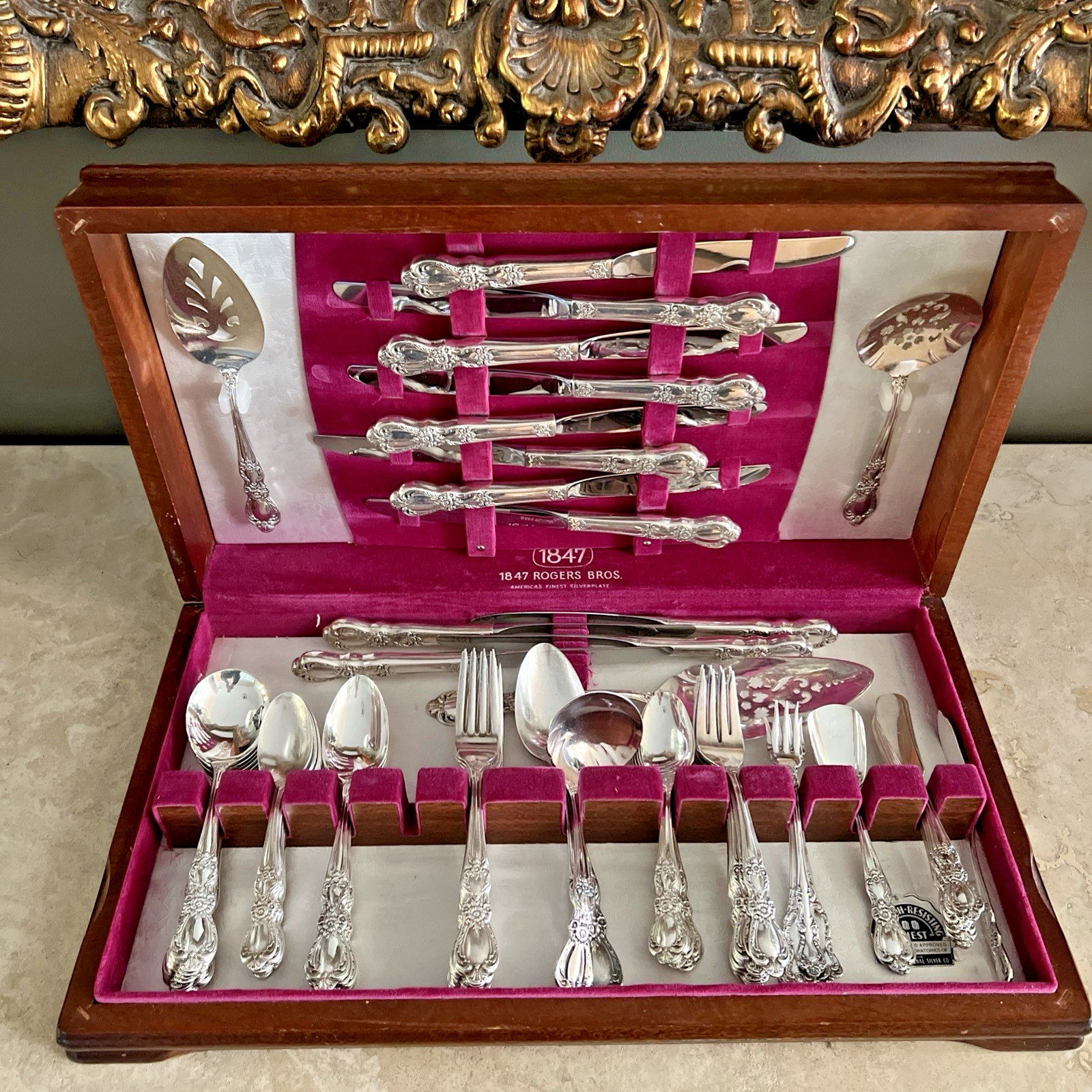 VTG. 1847 ROGERS BROS HERITAGE SILVERPLATE FLATWARE SET 79 PIECES w/ WOOD CHEST VTG. 1847 ROGERS BROS HERITAGE SILVERPLATE FLATWARE SET 79 PIECES w/ WOOD CHEST