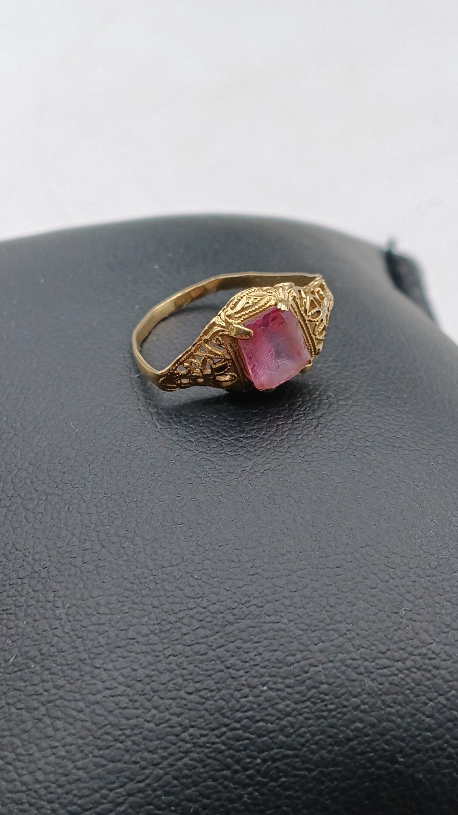 Antique 1920s 10K Yellow Gold Filigree Shilds Ring Purple Gemstone Antique 1920s 10K Yellow Gold Filigree Shilds Ring Purple Gemstone
