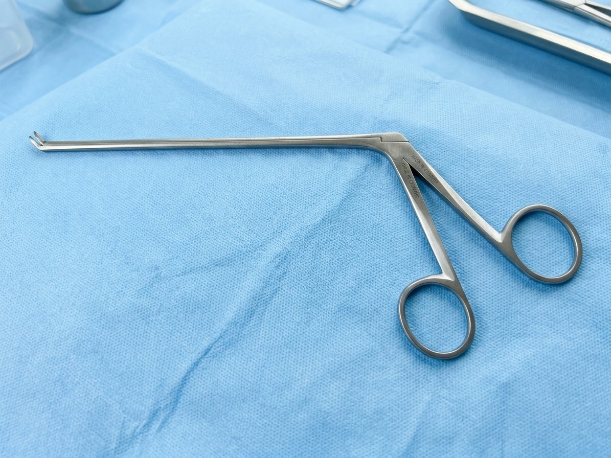Karl Storz 634825A Strumpel Forceps, Forceps, 45°, 2.5 mm, 12.5 cm Karl Storz 634825A Strumpel Forceps, Forceps, 45°, 2.5 mm, 12.5 cm