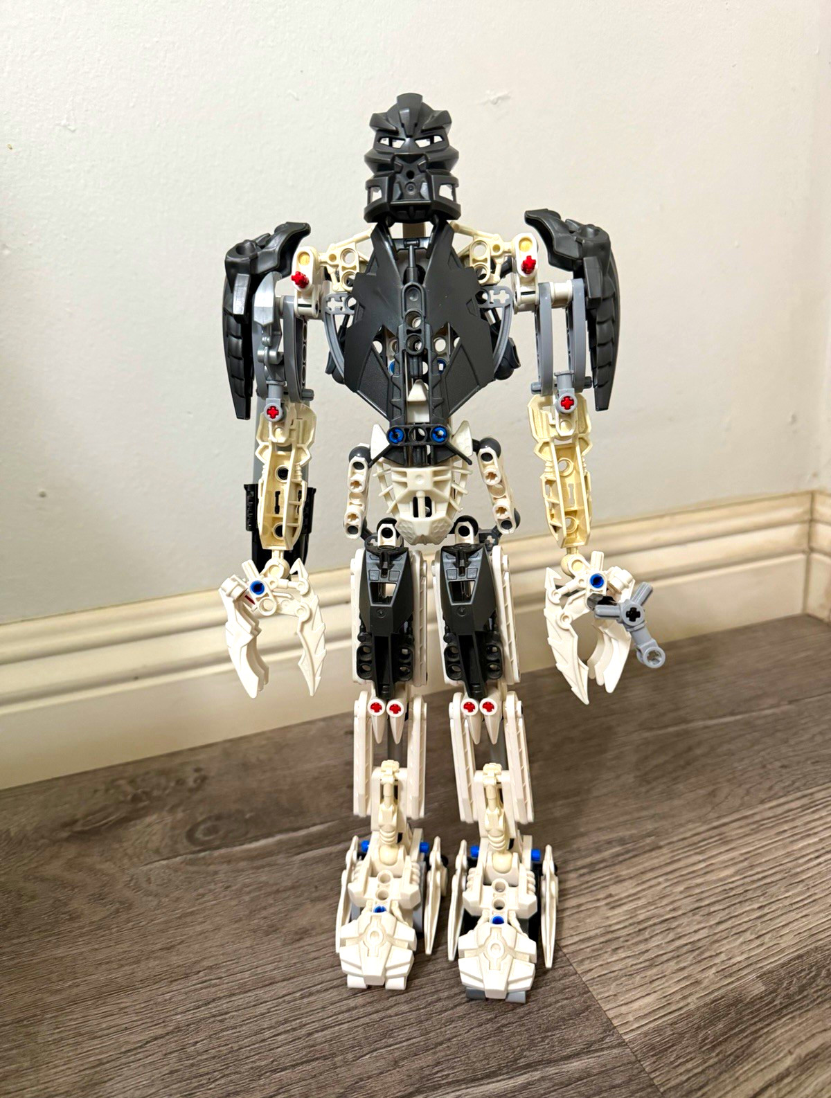 LEGO BIONICLE 8699 takanuva 2008 99% complete no instructions, no box
