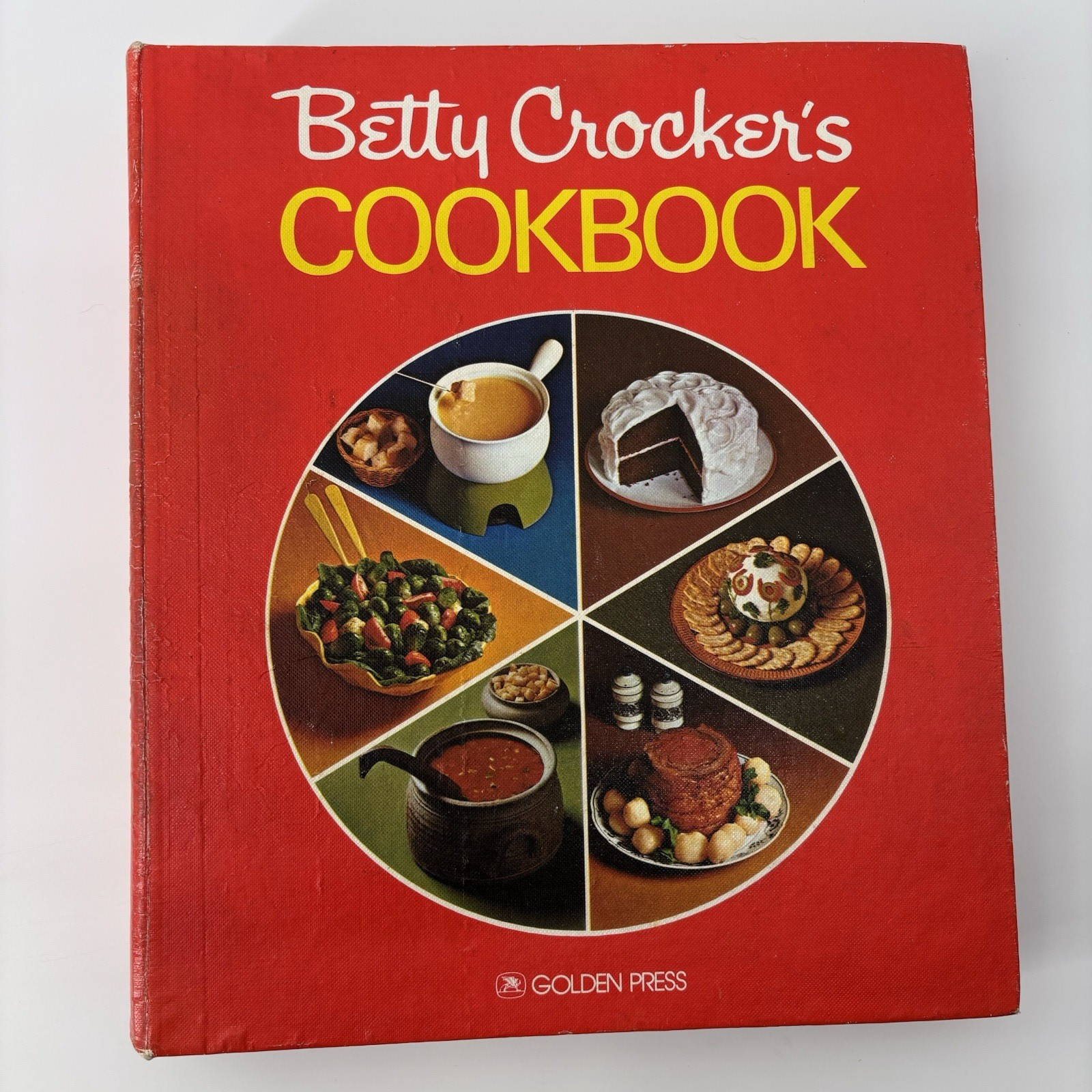 Vintage 1975 Betty Crocker’s Cookbook Red Pie Cover 5-Ring Binder 25th Printing Vintage 1975 Betty Crocker’s Cookbook Red Pie Cover 5-Ring Binder 25th Printing