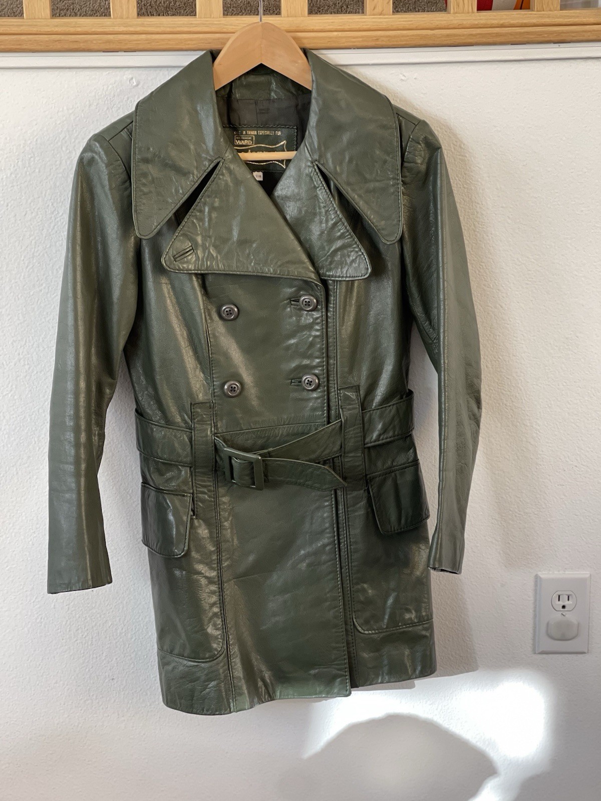 Vintage 70s Montgomery Ward The Tannery Green Leather Trench Coat Belted Sz 7/8 Vintage 70s Montgomery Ward The Tannery Green Leather Trench Coat Belted Sz 7/8