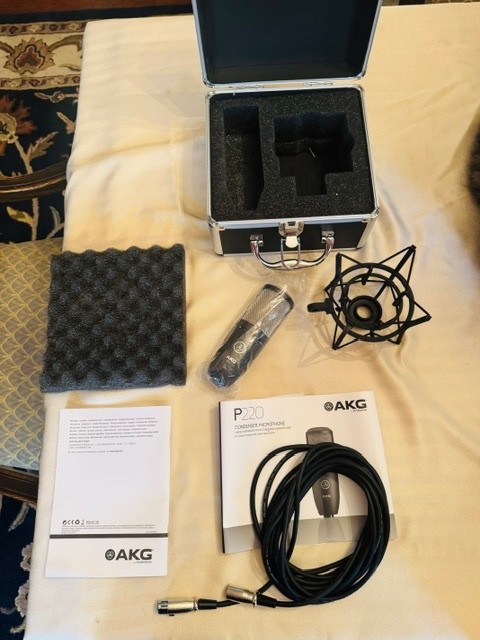 AKGP220 High-Performance Large Diaphragm True Condenser Microphone + accessories AKGP220 High-Performance Large Diaphragm True Condenser Microphone + accessories