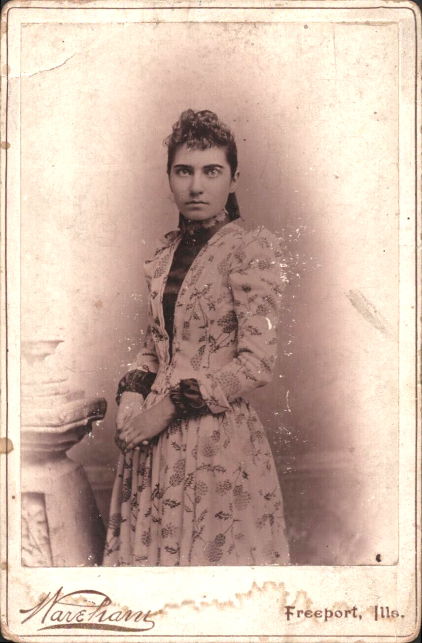1890s FREEPORT, ILLINOIS antique cabinet card photograph YOUNG PRETTY WOMAN 1890s FREEPORT, ILLINOIS antique cabinet card photograph YOUNG PRETTY WOMAN