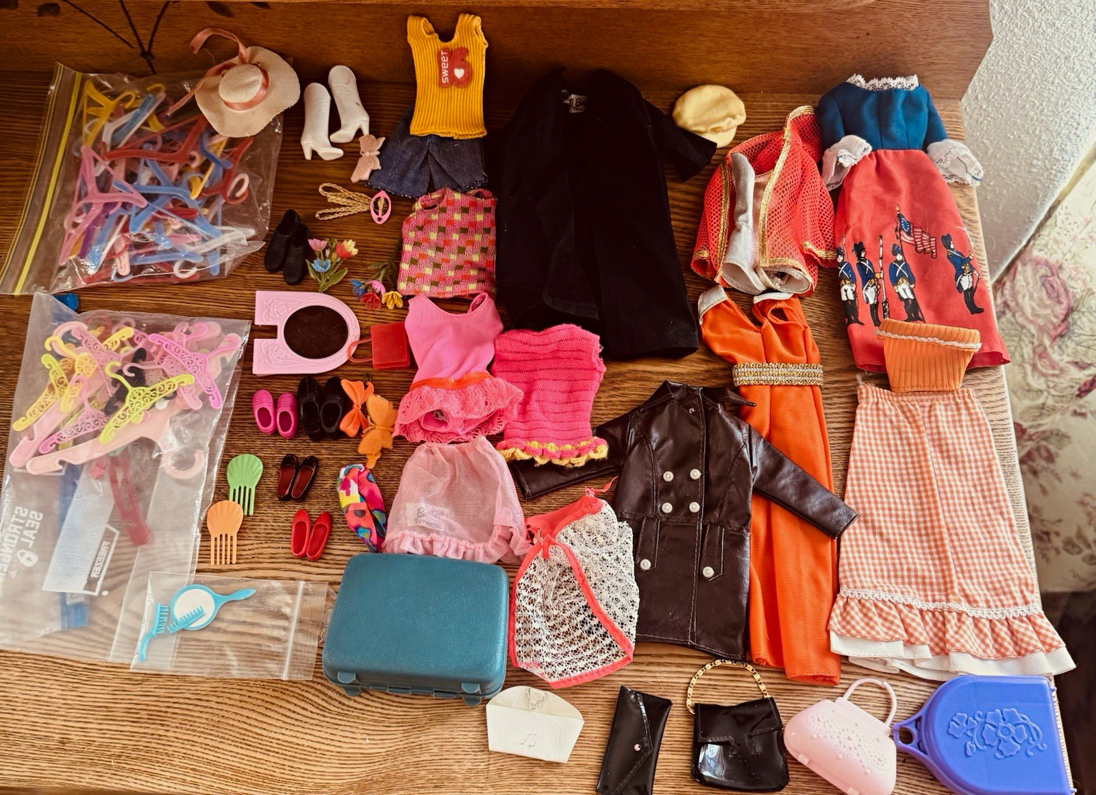 Lot of Vintage Barbie, Skipper Francie Clothing, Purses, Hangers, Shoes, Lot of Vintage Barbie, Skipper Francie Clothing, Purses, Hangers, Shoes,