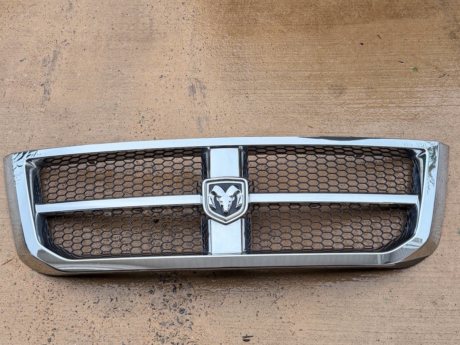 2008-2011 Dodge Ram Dakota Front Radiator Grille OEM Chrome Crosshair 55112506AC 2008-2011 Dodge Ram Dakota Front Radiator Grille OEM Chrome Crosshair 55112506AC