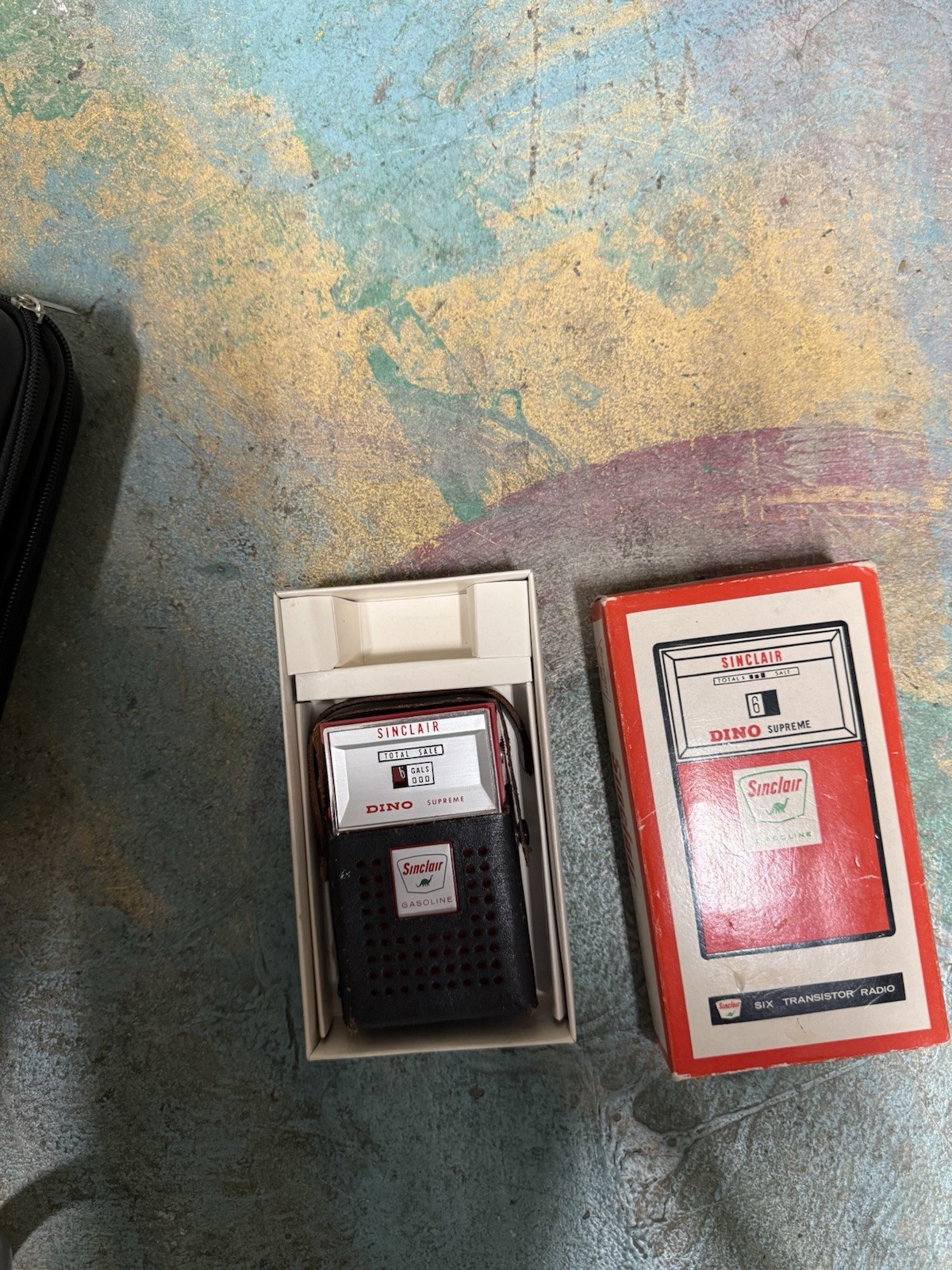 VTG 1960s Sinclair Dino Supreme Six Transistor Gas Pump Radio W/ OG Box (x2) VTG 1960s Sinclair Dino Supreme Six Transistor Gas Pump Radio W/ OG Box (x2)