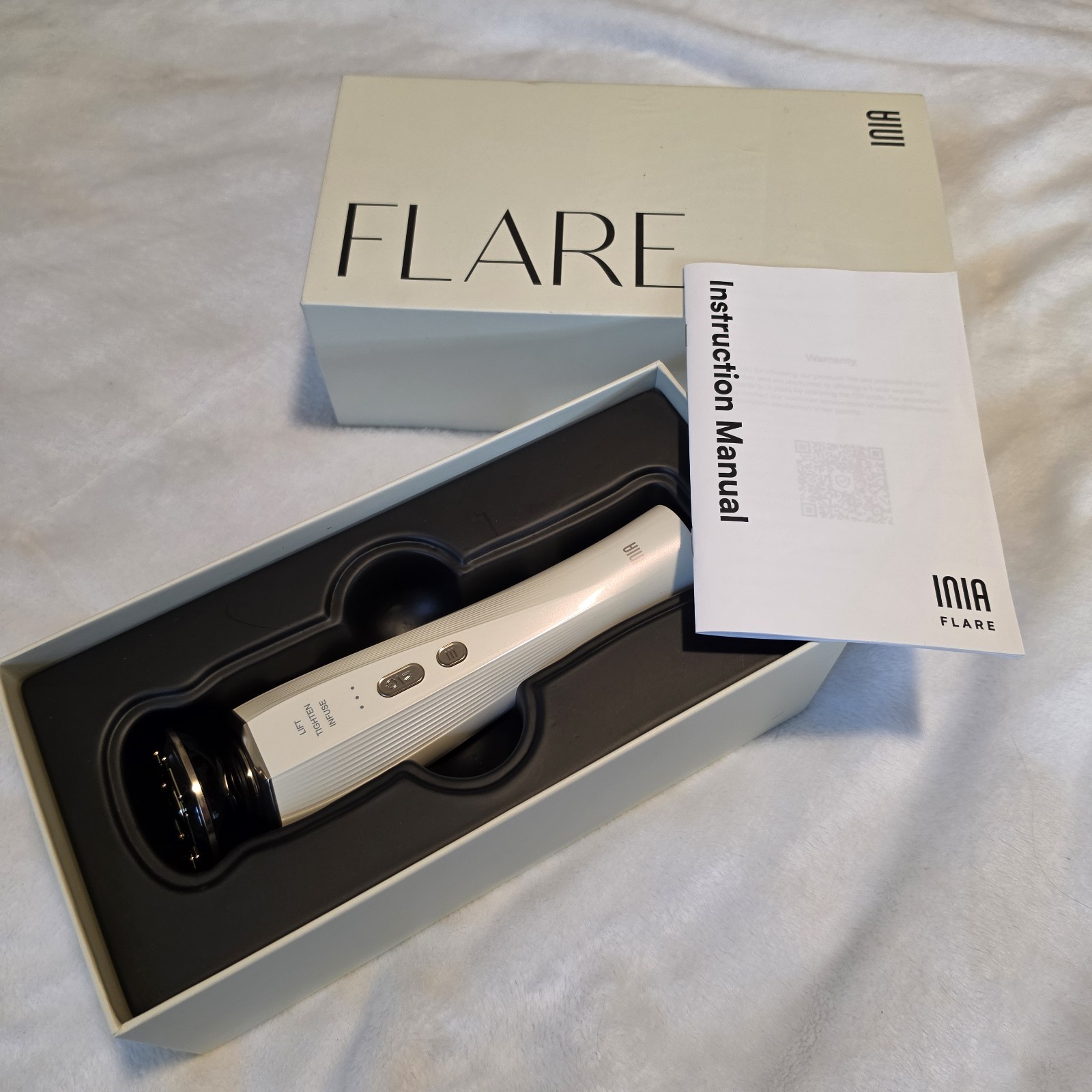 INIA FLARE 3-in-1 Red Light Therapy Beauty Device for Face & Neck White INIA FLARE 3-in-1 Red Light Therapy Beauty Device for Face & Neck White