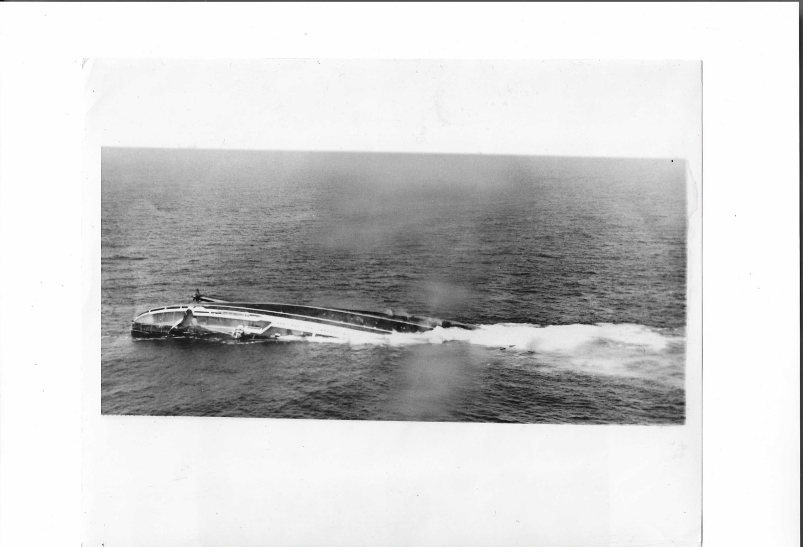 Andrea Doria Sinking Vintage 1956 Photo 9x7 AP Press Cruise Liner SS Ship Ocean Andrea Doria Sinking Vintage 1956 Photo 9x7 AP Press Cruise Liner SS Ship Ocean