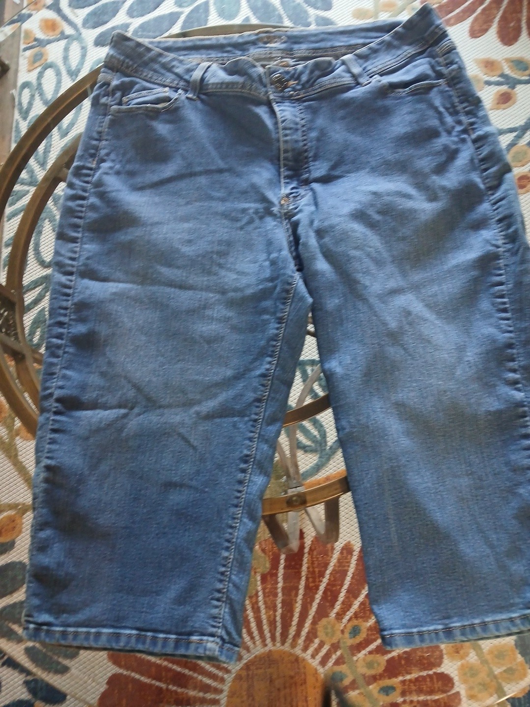 RIDERS BY LEE WOMEN\'S BLUE JEAN CAPRIS , STRETCH WAIST IN SIZE 18M RIDERS BY LEE WOMEN\'S BLUE JEAN CAPRIS , STRETCH WAIST IN SIZE 18M