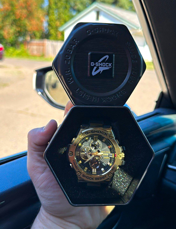 Casio G-SHOCK G-STEEL GST-B100GB-1A9 black & gold watch. Tough Solar + Bluetooth Casio G-SHOCK G-STEEL GST-B100GB-1A9 black & gold watch. Tough Solar + Bluetooth