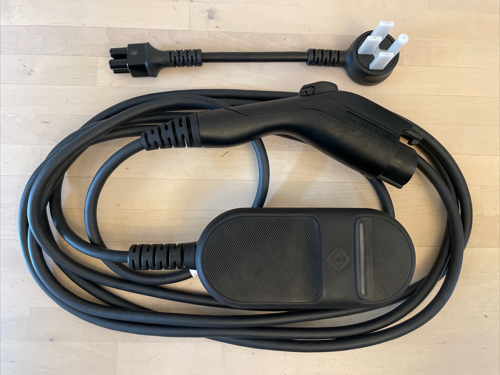 Fast EV charger for Rivian R1S R1T mobile portable charging cable 32A 32 amp OEM Fast EV charger for Rivian R1S R1T mobile portable charging cable 32A 32 amp OEM