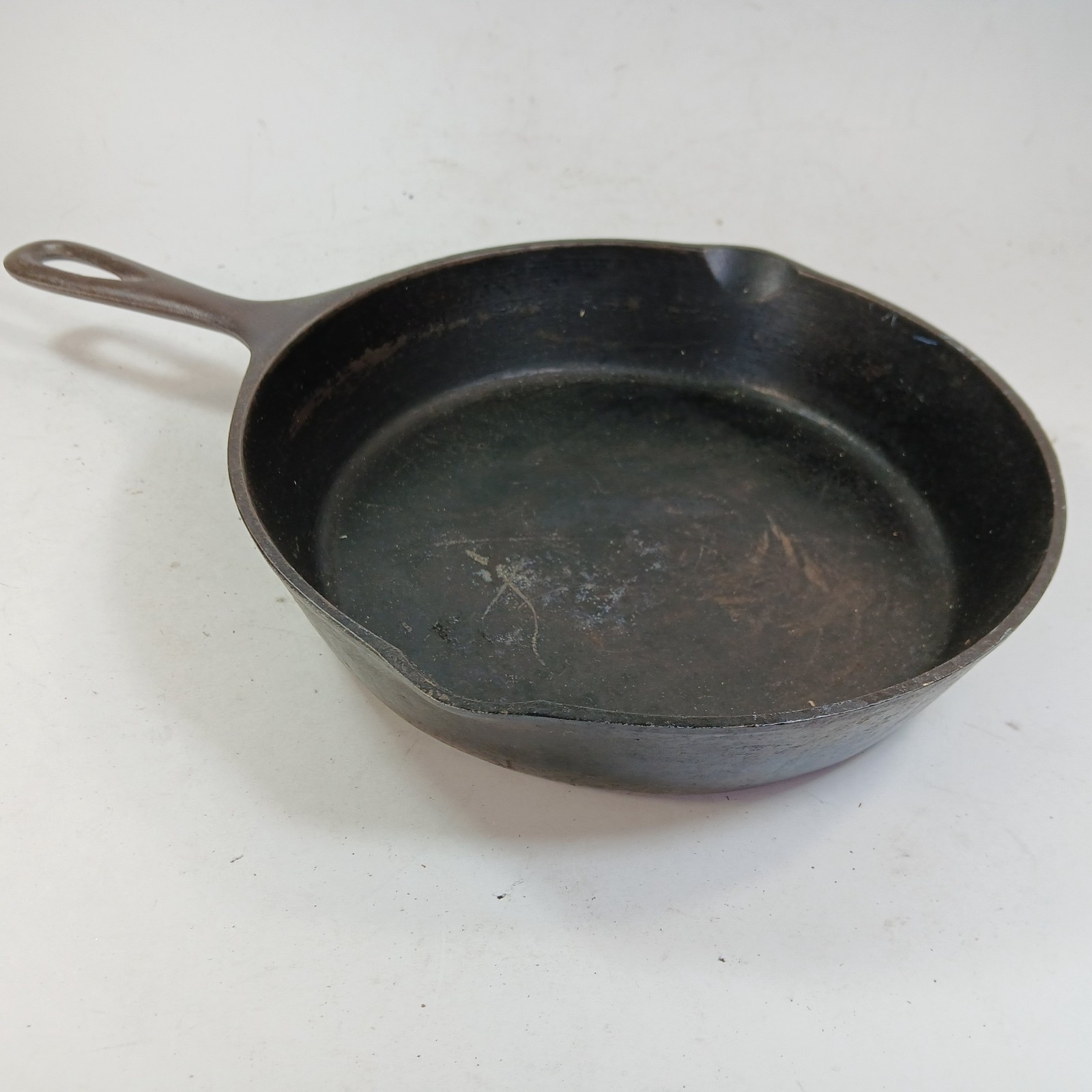 Vintage 1940s-1960s No 6 Lodge Cast Iron Skillet 3-Notch Pan Cleaned Sits Flat Vintage 1940s-1960s No 6 Lodge Cast Iron Skillet 3-Notch Pan Cleaned Sits Flat