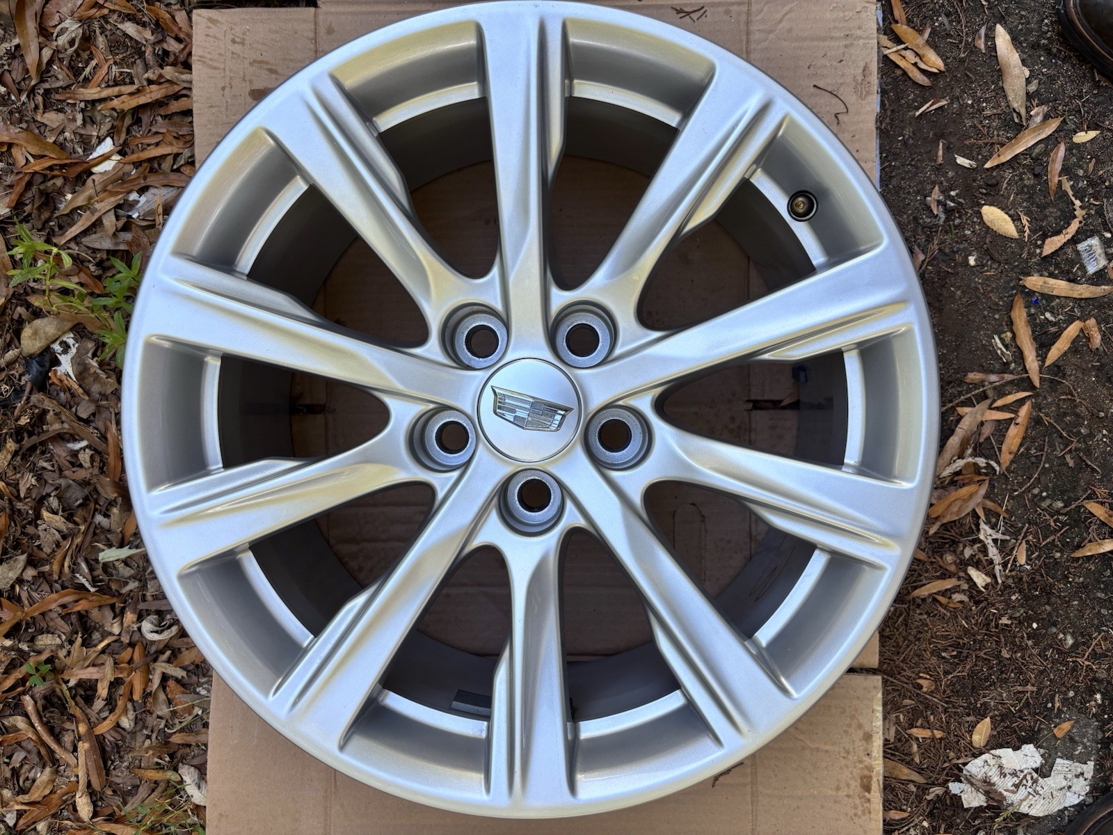 One 18x8.5” Oem Factory Wheel 2020-2024 Cadillac Ct5 5x120mm Gm Part # 84004233 One 18x8.5” Oem Factory Wheel 2020-2024 Cadillac Ct5 5x120mm Gm Part # 84004233