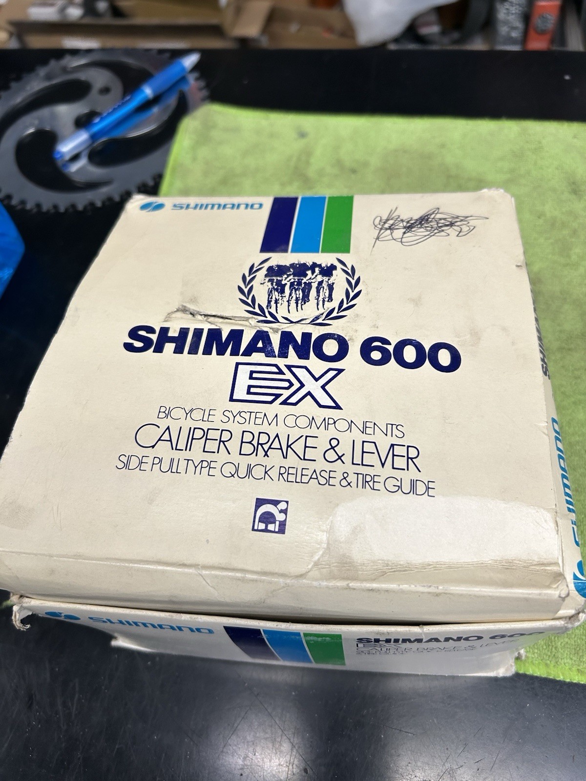 VINTAGE NOS SHIMANO 600 EX BRAKE CALIPERS AND LEVERS SET ROAD BIKES VINTAGE NOS SHIMANO 600 EX BRAKE CALIPERS AND LEVERS SET ROAD BIKES