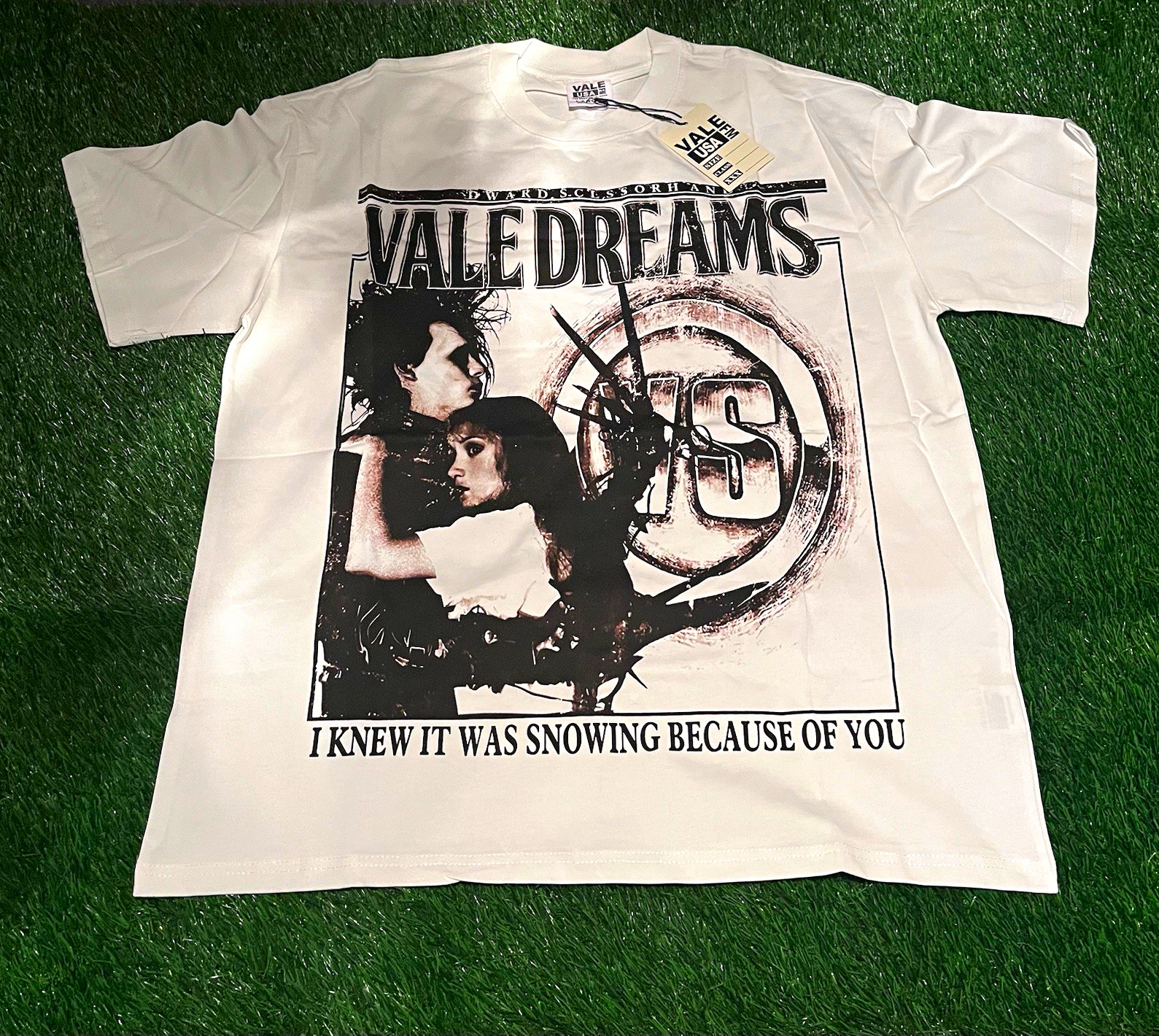 VALE USA Men’s White Graphic Print Crew Neck Short Sleeve T-Shirt XL VALE USA Men’s White Graphic Print Crew Neck Short Sleeve T-Shirt XL